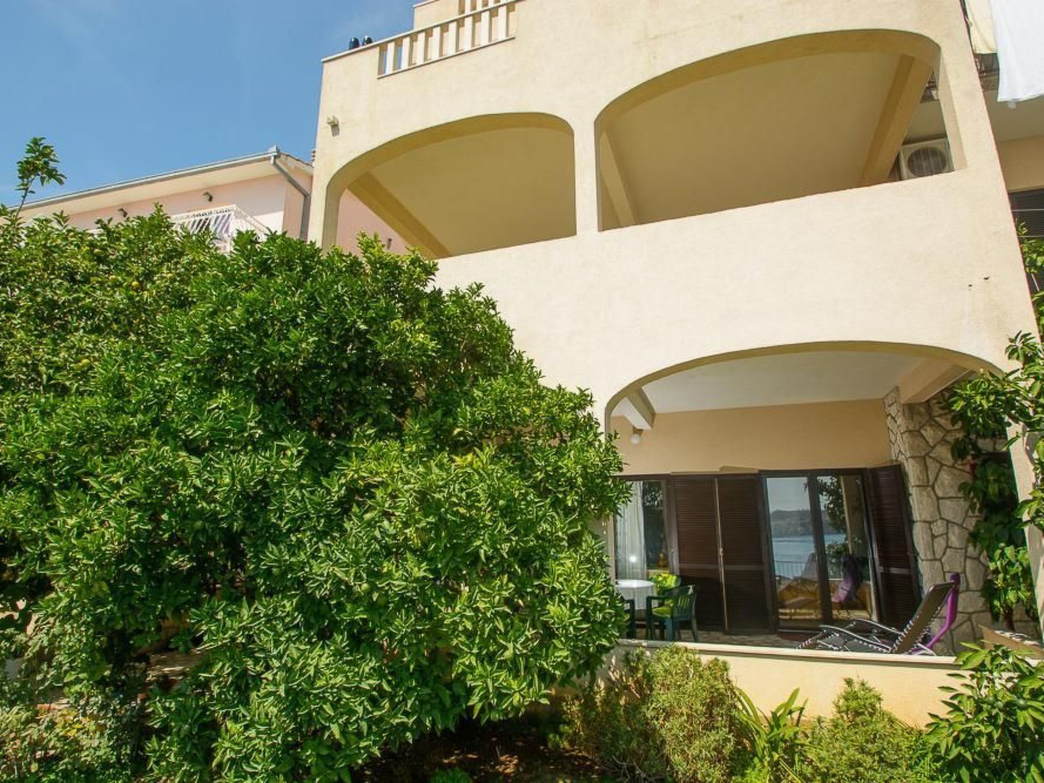 Strandnahe Ferienwohnung Jure mit großer Terrasse-Drinnen