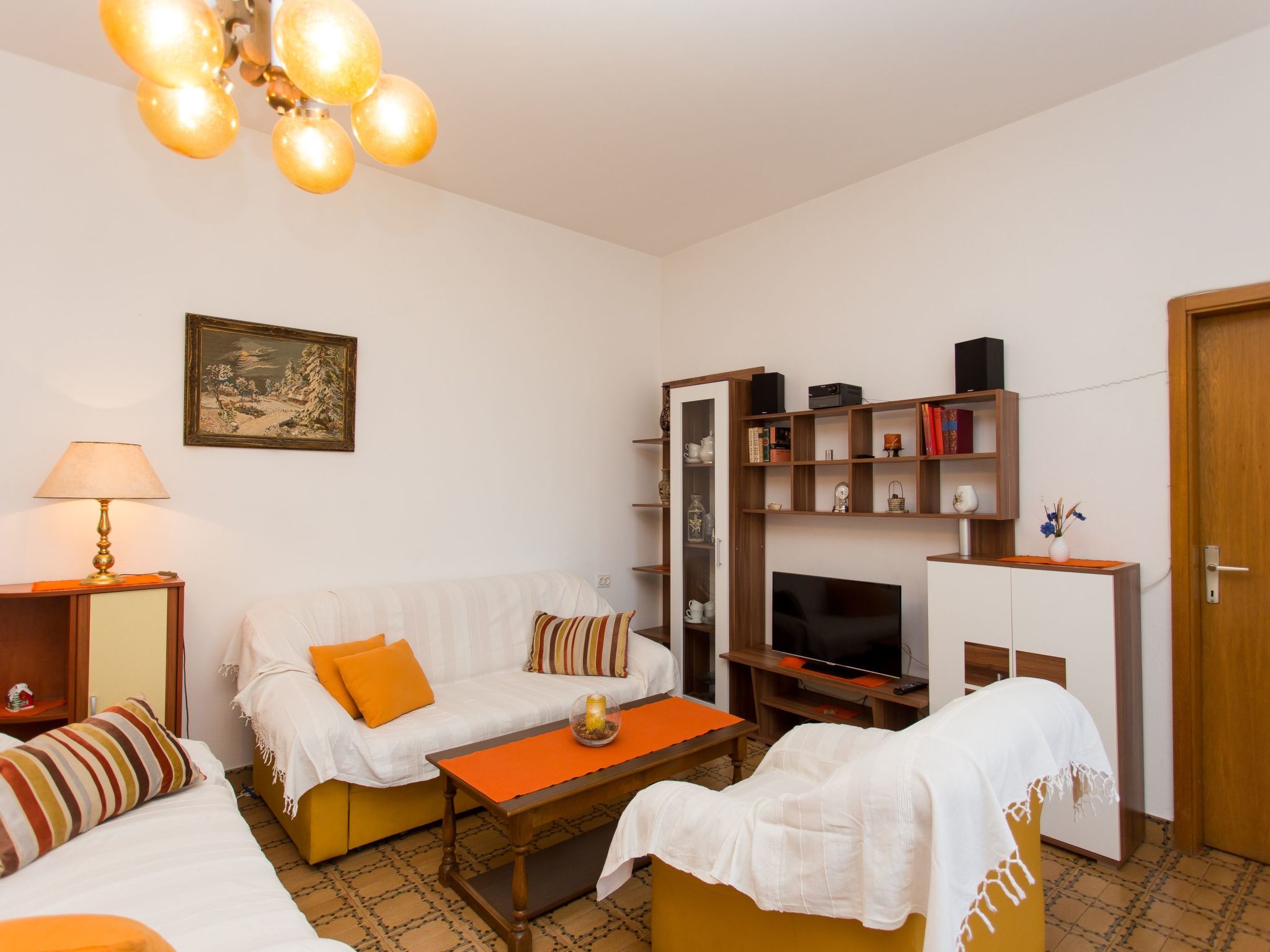 Strandnahe Ferienwohnung Jure mit großer Terrasse-Drinnen