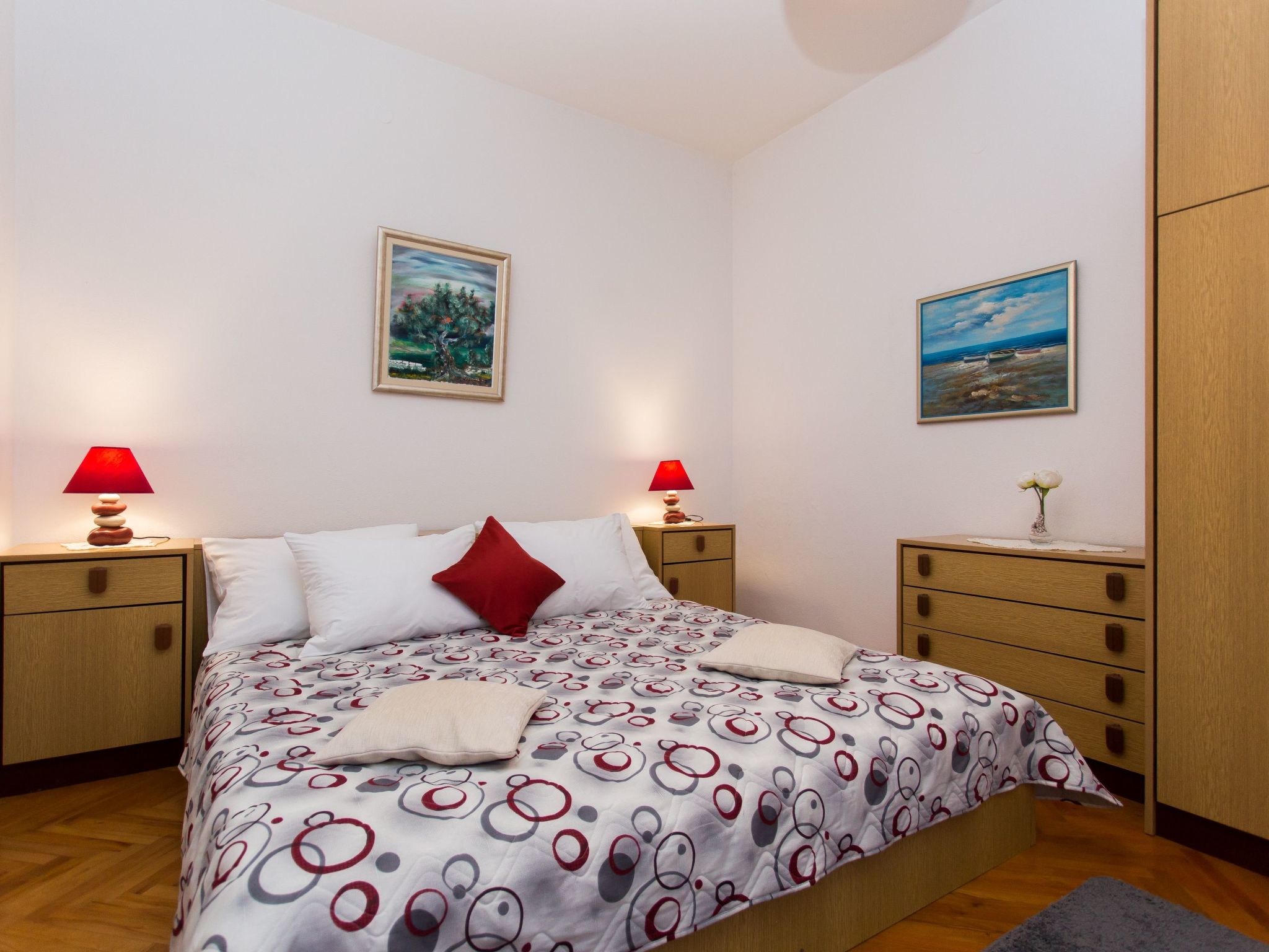 Strandnahe Ferienwohnung Jure mit großer Terrasse-Drinnen