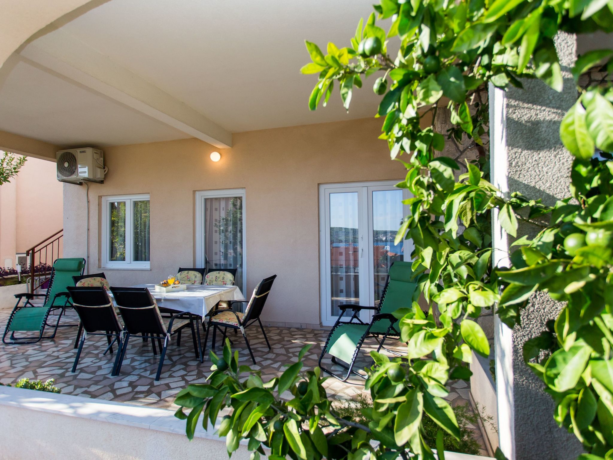 Strandnahe Ferienwohnung Jure mit großer Terrasse-Drinnen