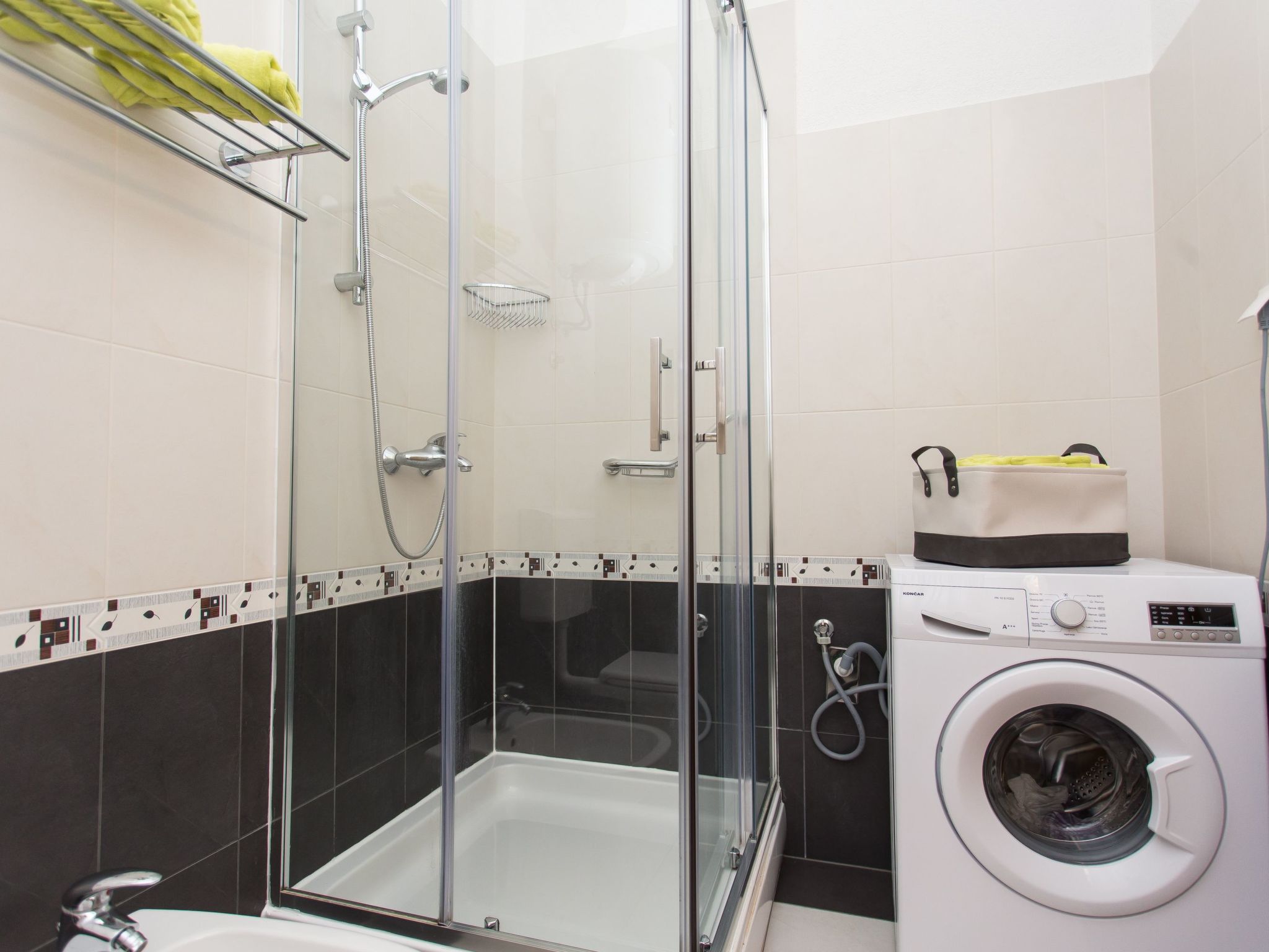 Strandnahe Ferienwohnung Jure mit großer Terrasse-Drinnen