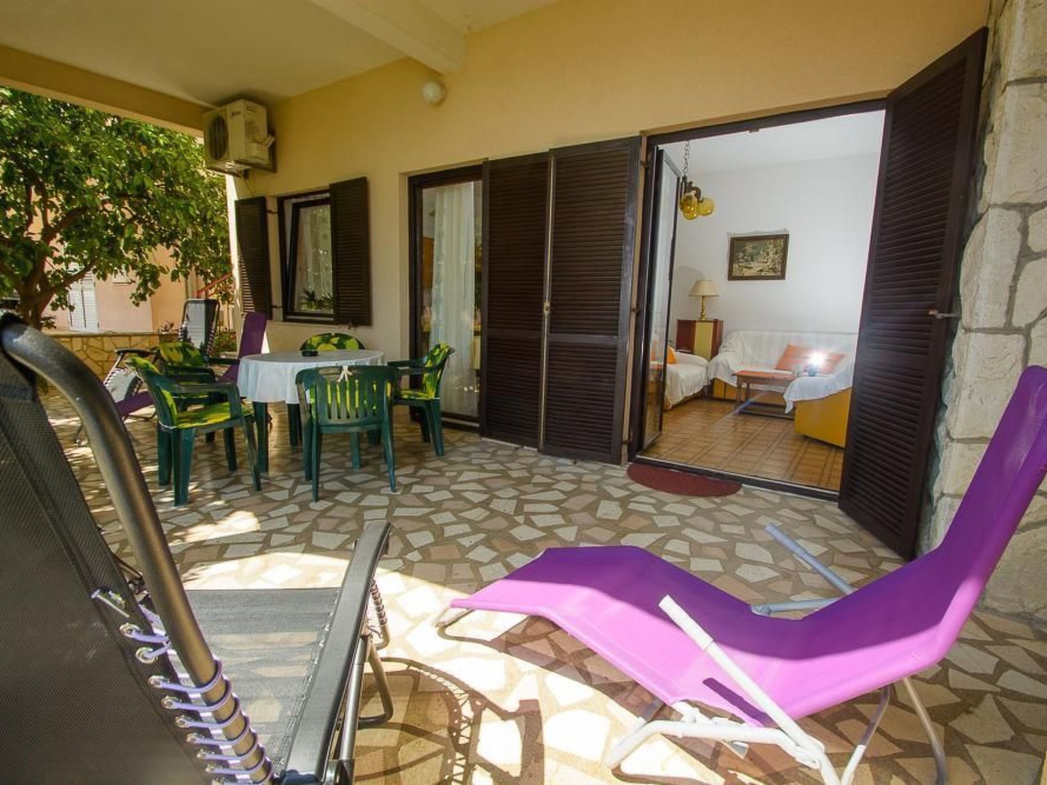 Strandnahe Ferienwohnung Jure mit großer Terrasse-Drinnen