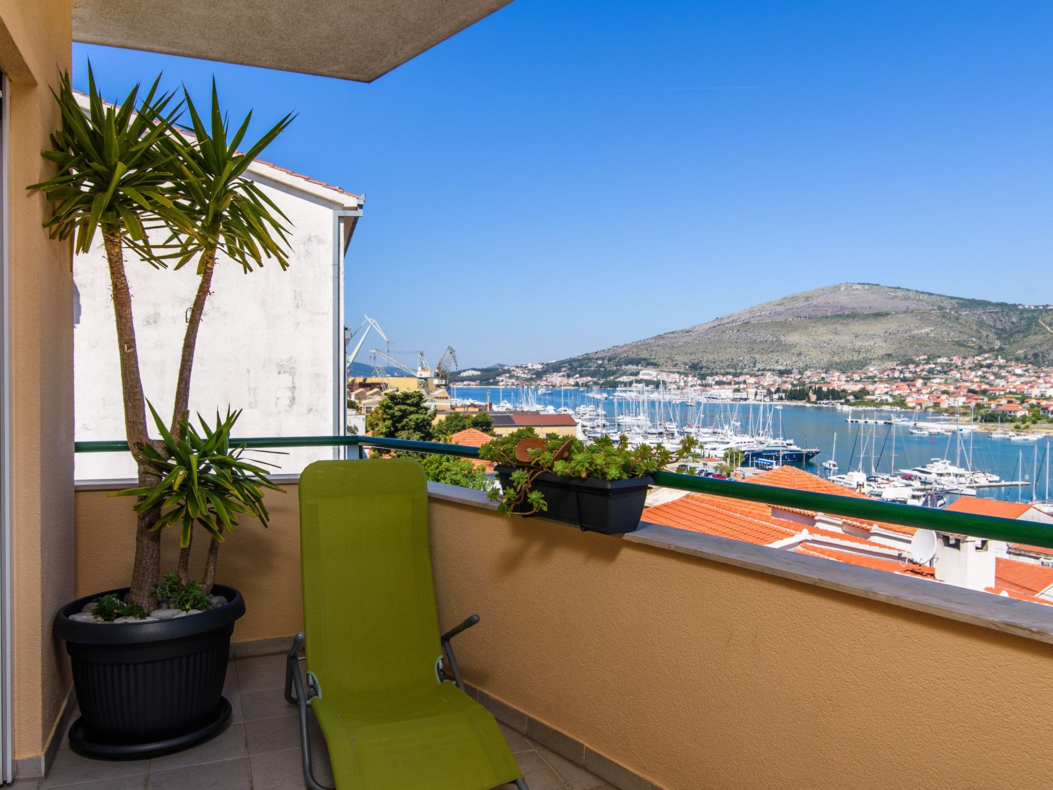 Wohnung mit Blick auf das Wasser-Image-tags.info