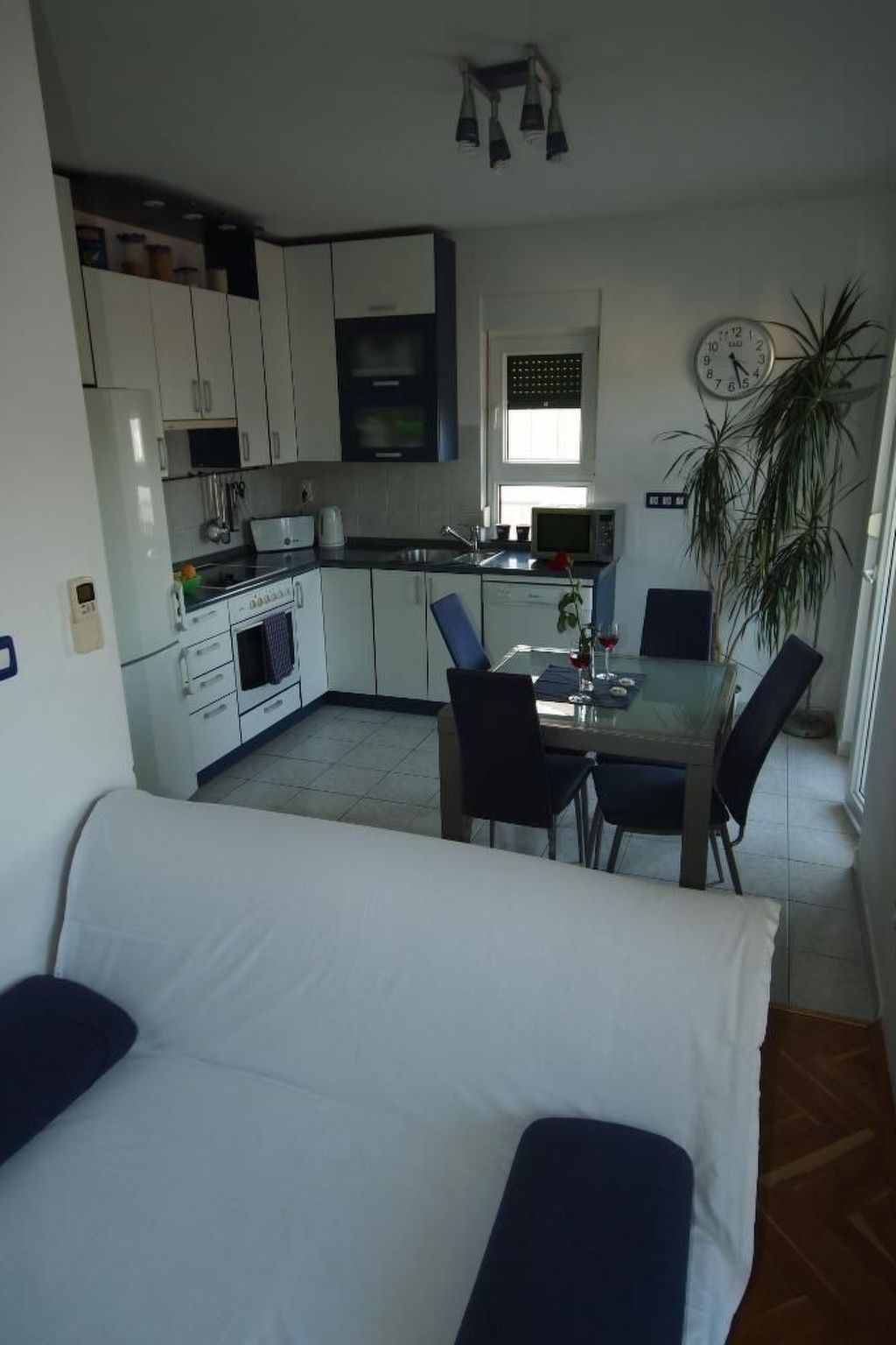 Wohnung mit Blick auf das Wasser-Inside