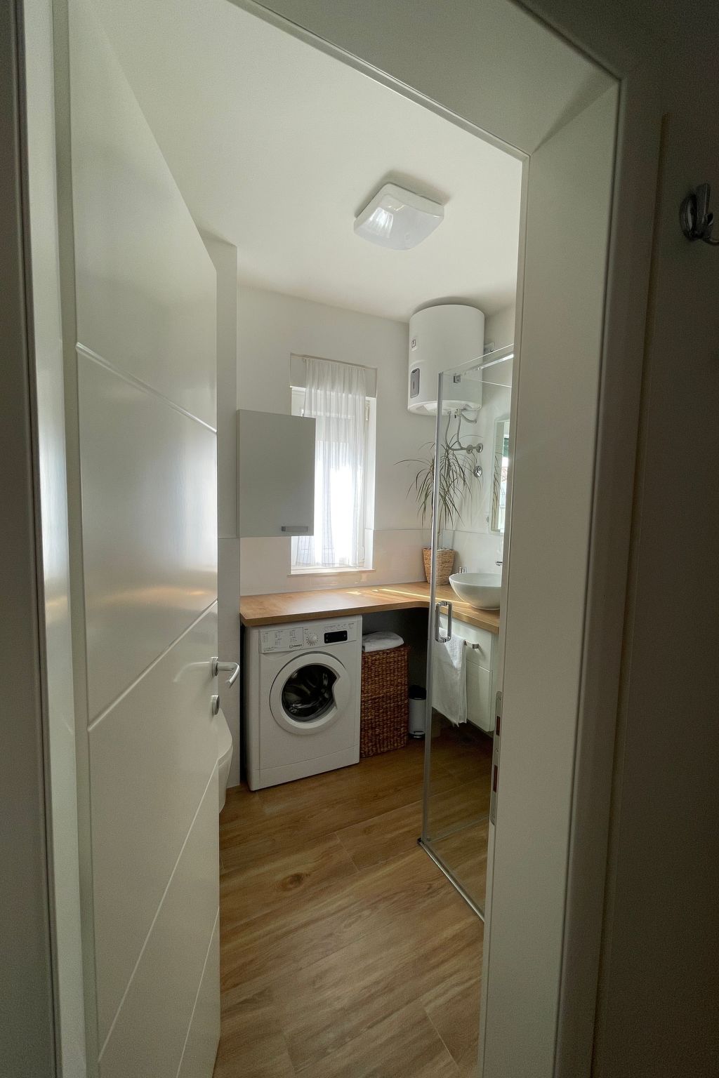 Wohnung mit Blick auf das Wasser-Inside