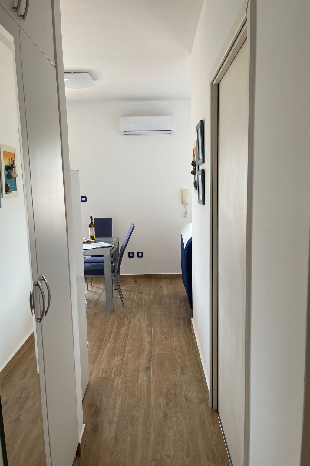 Wohnung mit Blick auf das Wasser-Inside