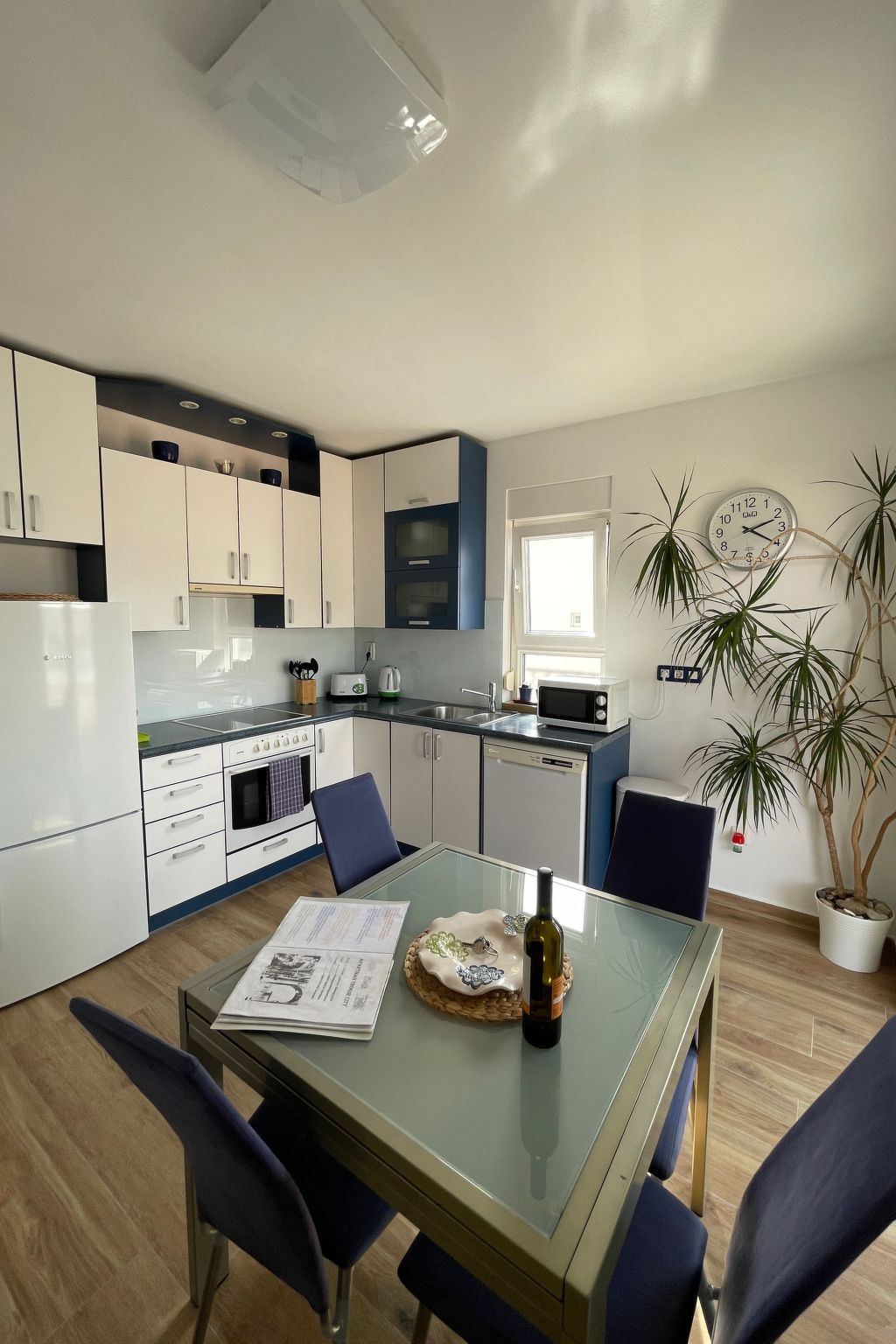 Wohnung mit Blick auf das Wasser-Inside