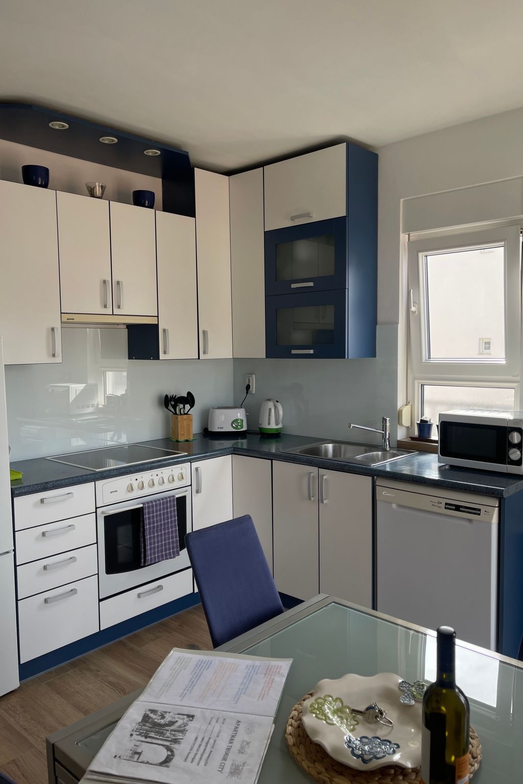 Wohnung mit Blick auf das Wasser-Inside