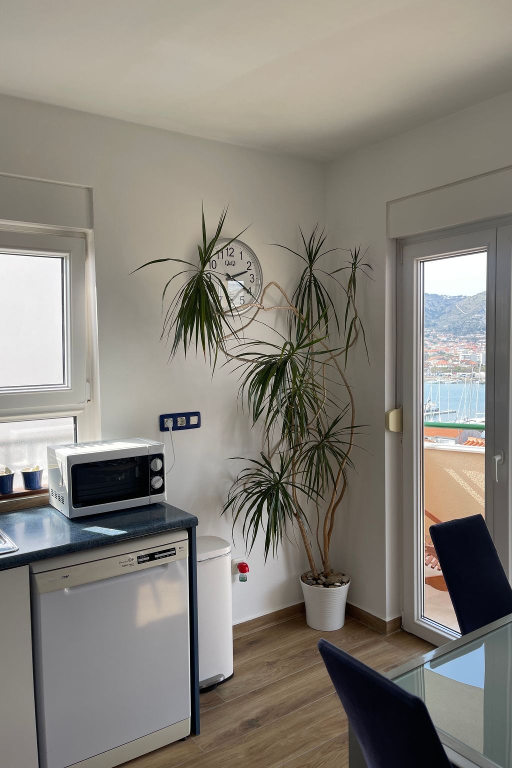 Wohnung mit Blick auf das Wasser-Inside