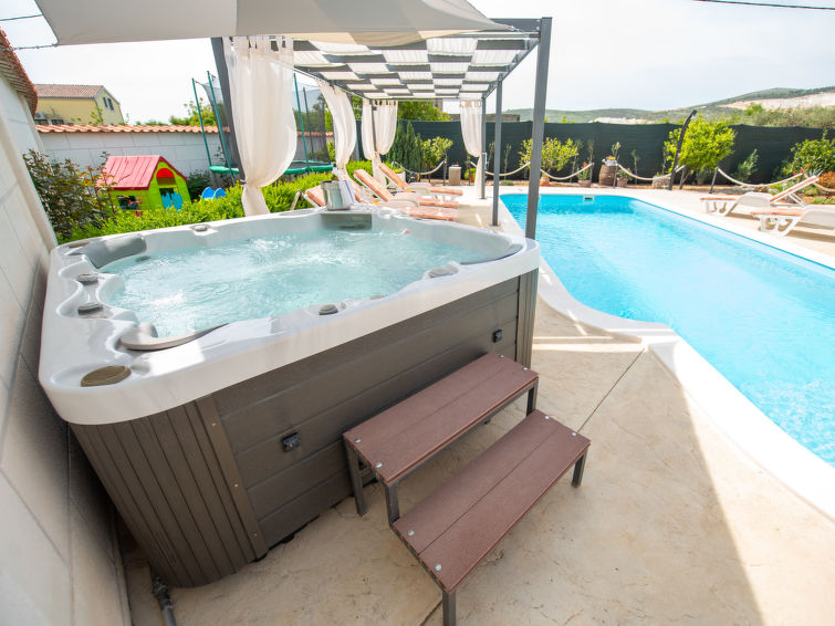 Search and Stay destination Plano, Splitsko-dalmatinska županija - Croatia from AU$ 547. Kuća Luka