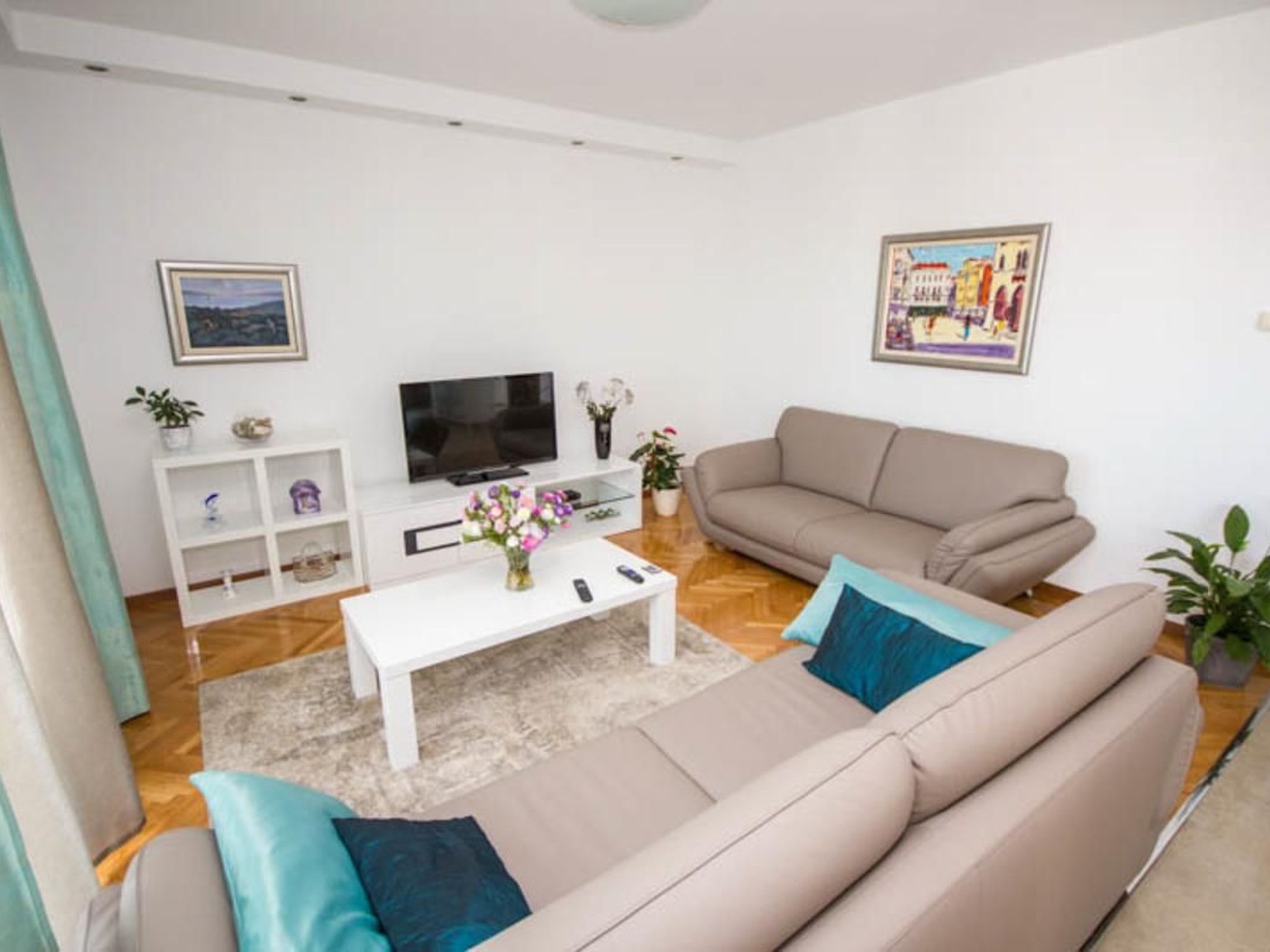 Appartement mit großem Balkon-Image-tags.info