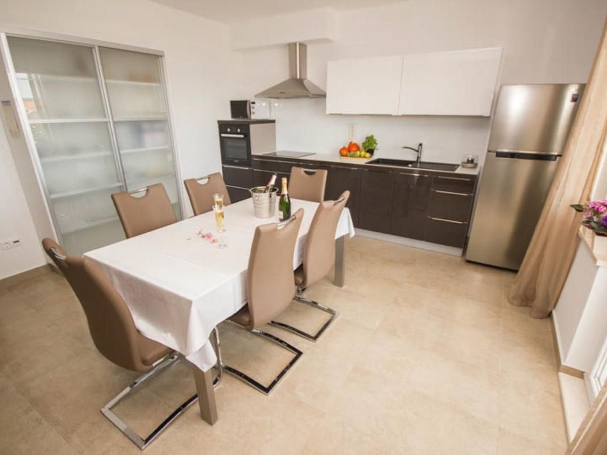 Appartement mit großem Balkon-Image-tags.info