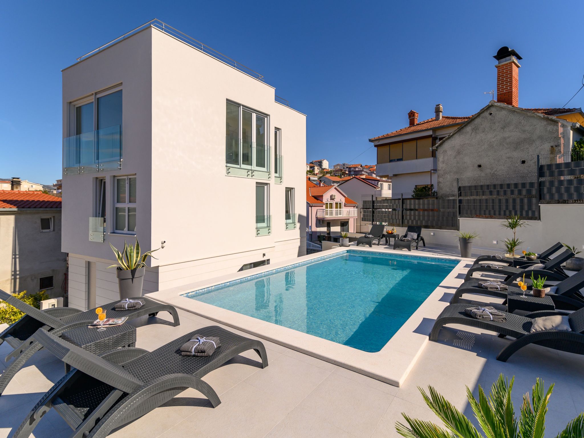 Luxuriöse Ferienvilla mit privatem Pool-Binnen