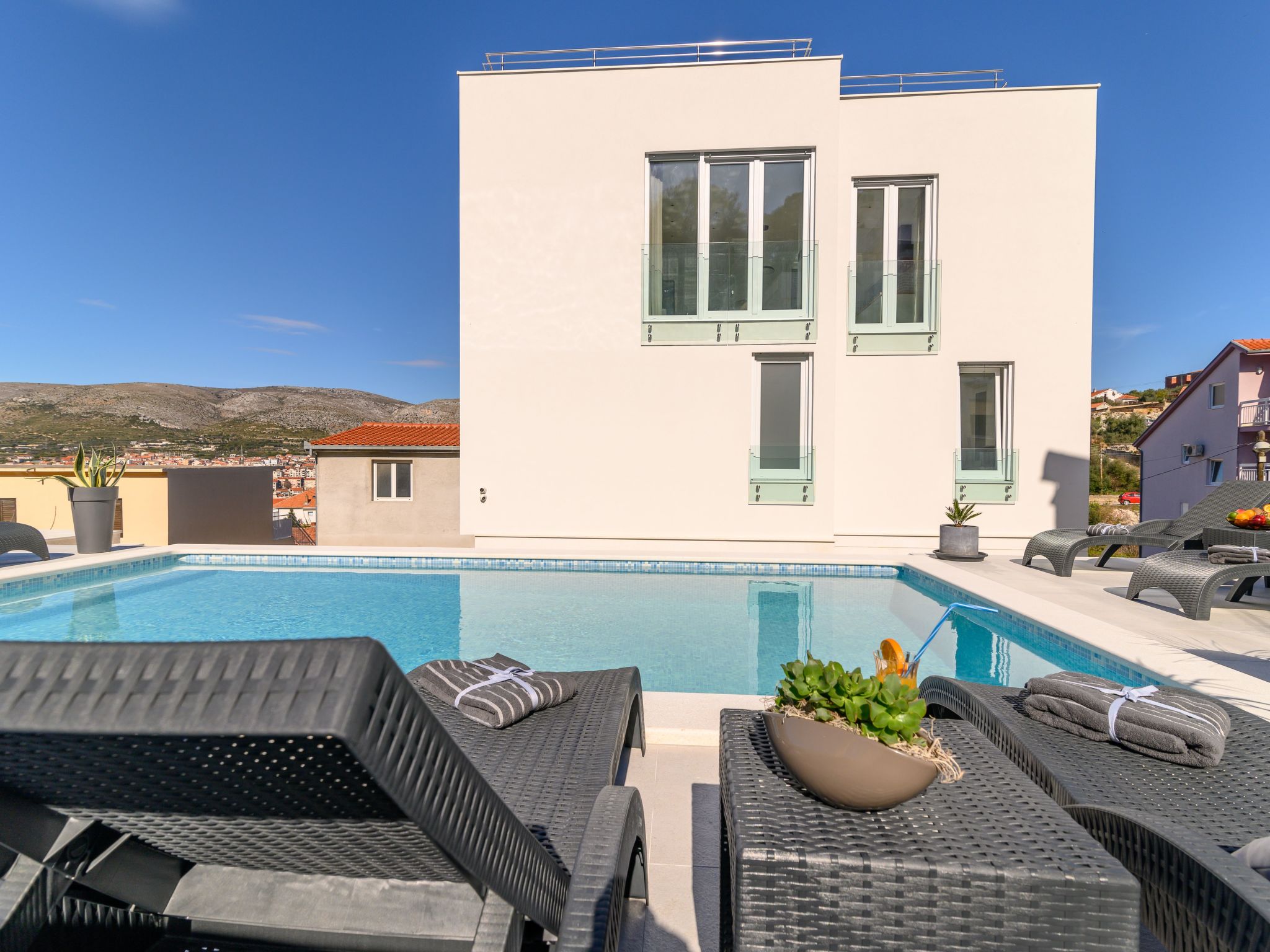 Luxuriöse Ferienvilla mit privatem Pool-Binnen