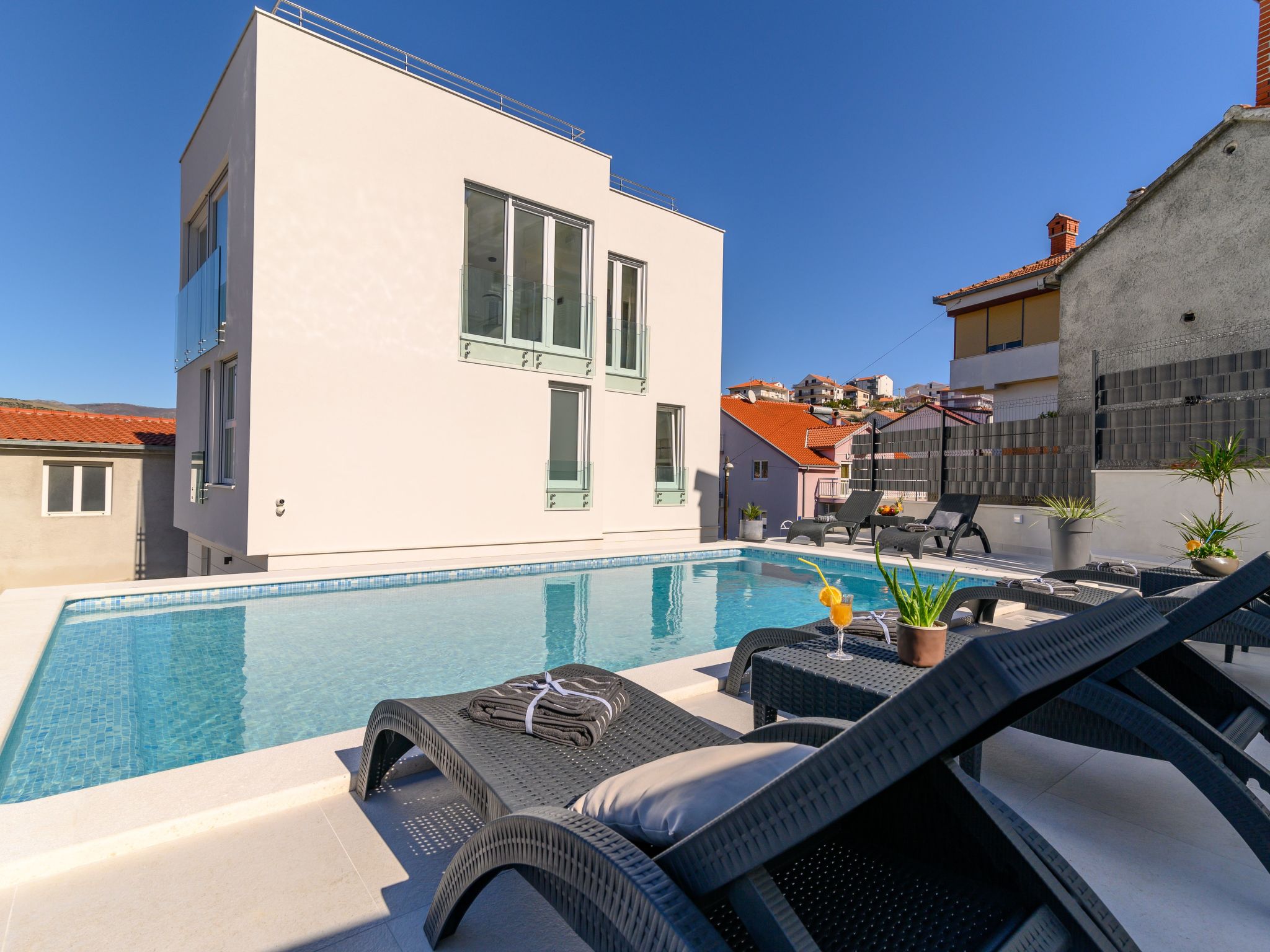 Luxuriöse Ferienvilla mit privatem Pool-Binnen