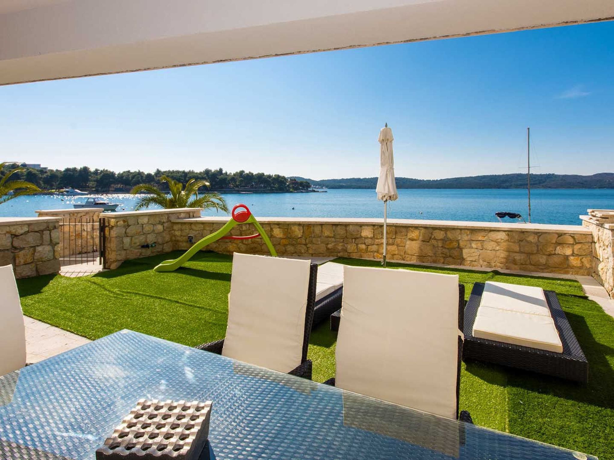 Luxuriöse Ferienvilla am Strand Luna Azzurra