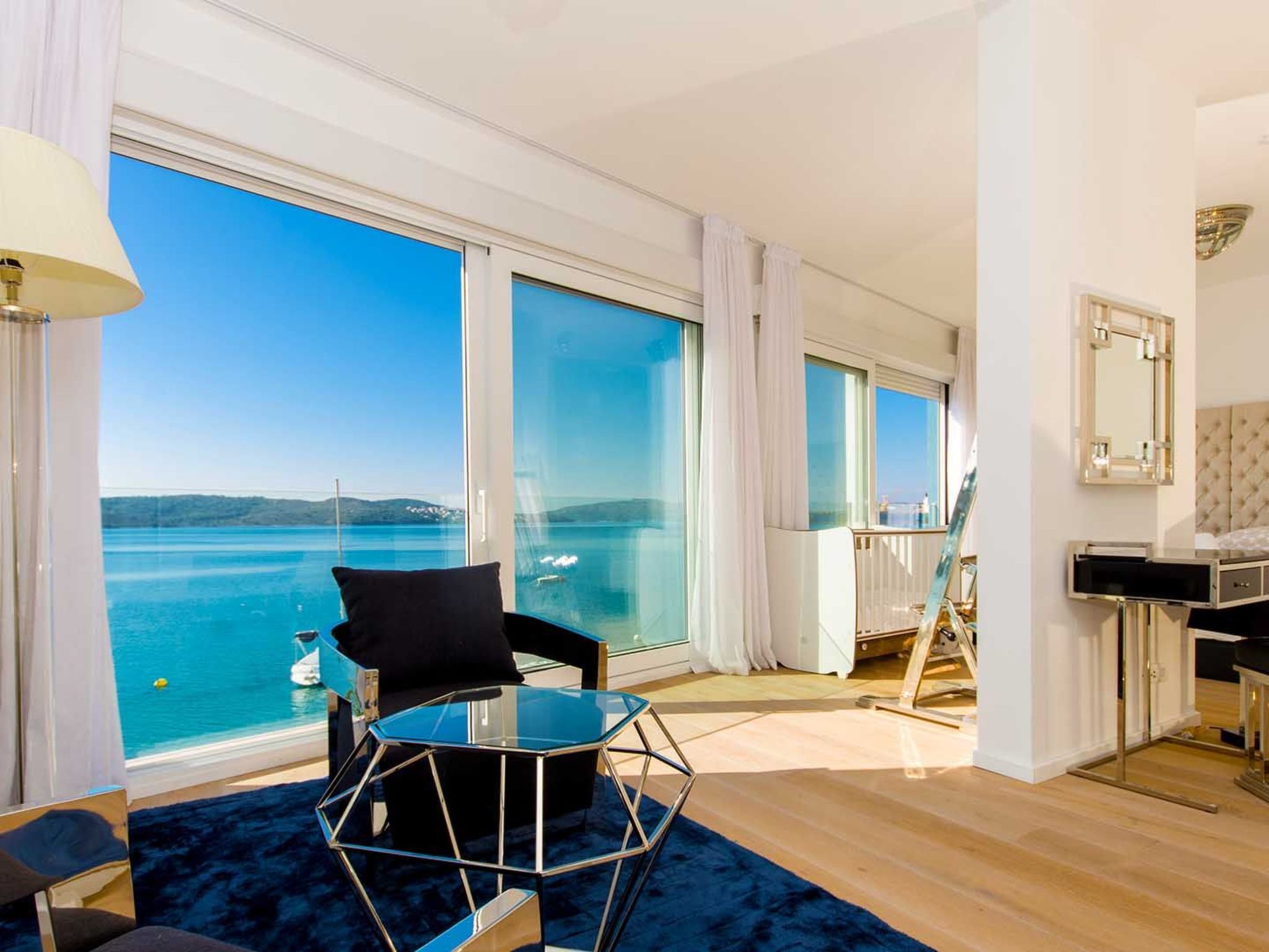 Luxuriöse Ferienvilla am Strand Luna Azzurra-Dedans