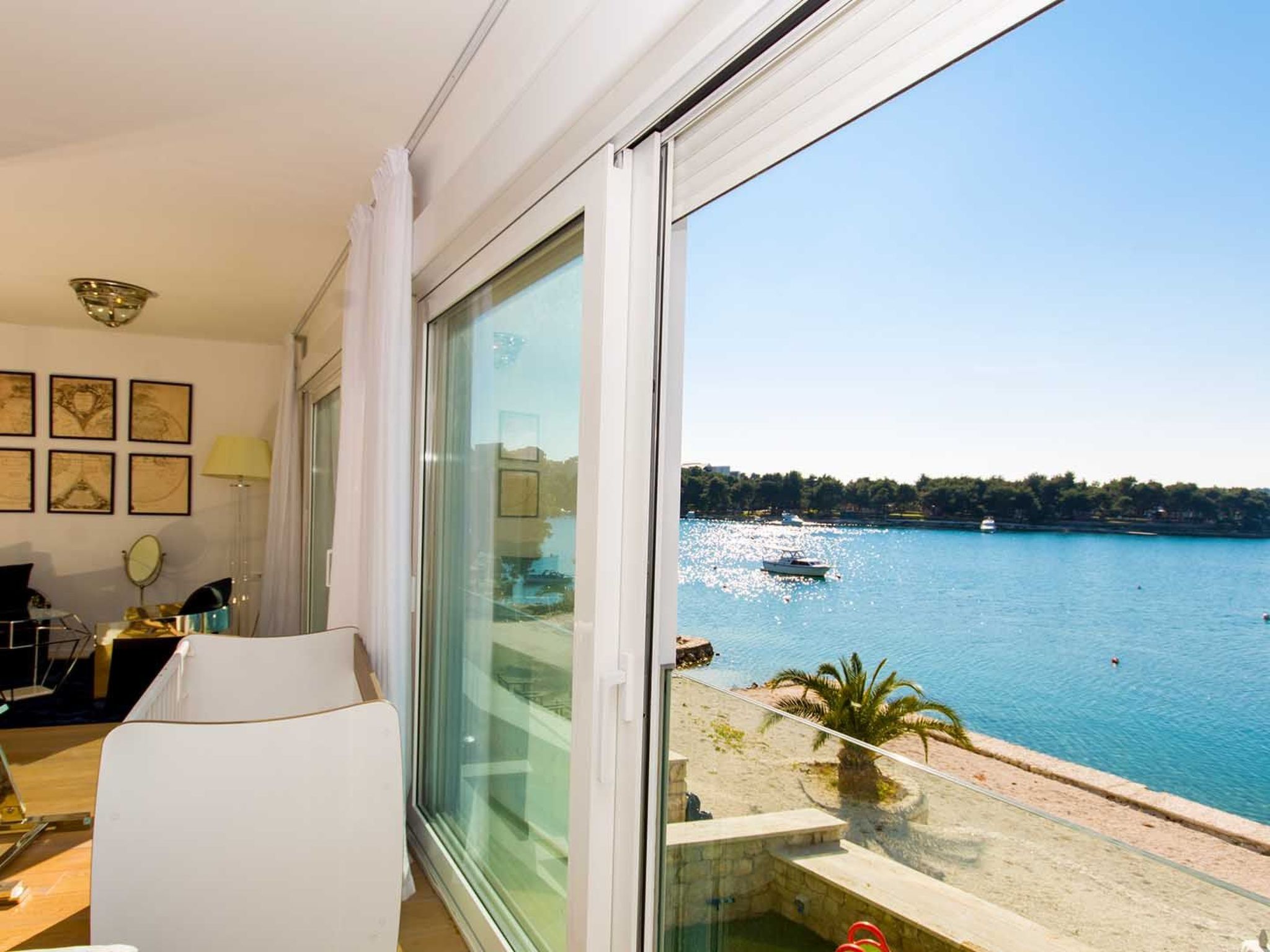 Luxuriöse Ferienvilla am Strand Luna Azzurra-Dehors