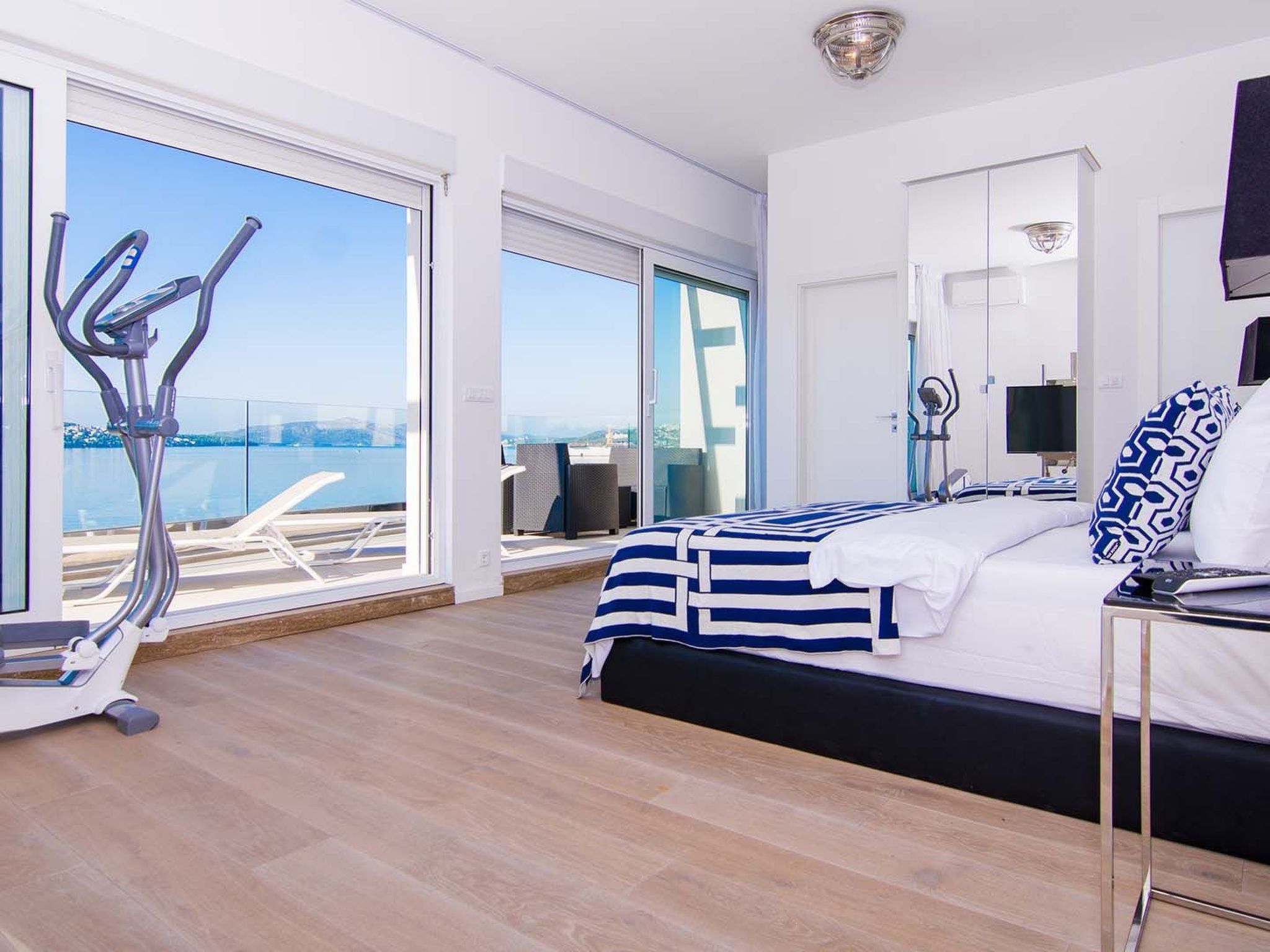 Luxuriöse Ferienvilla am Strand Luna Azzurra-Dedans