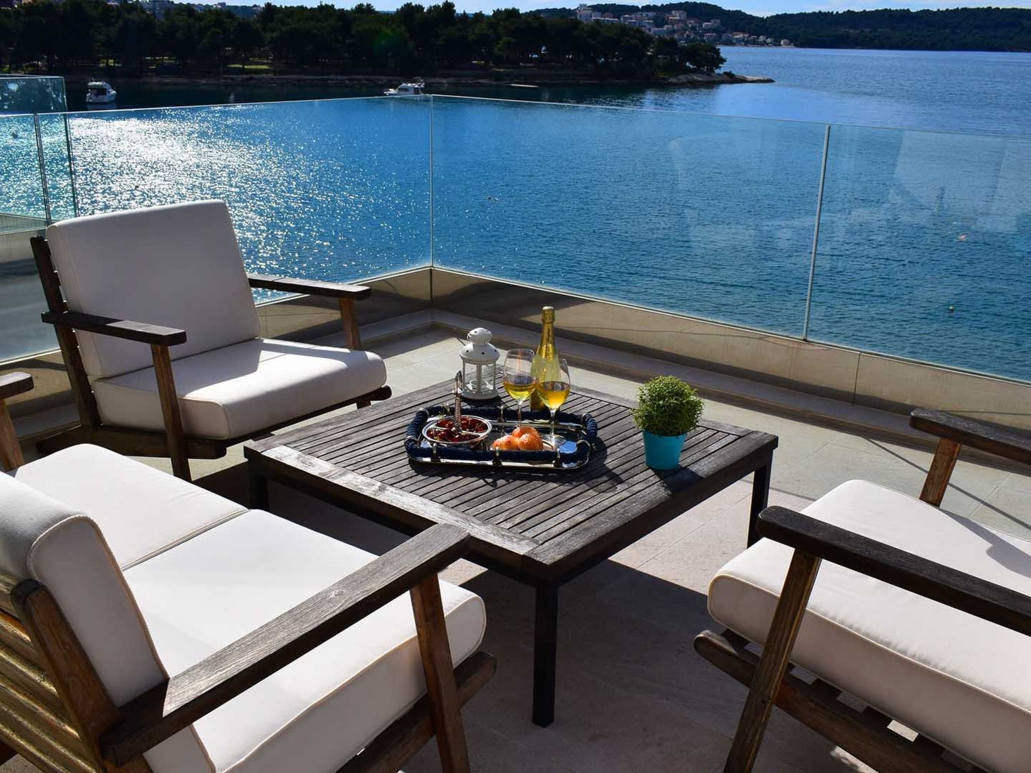 Luxuriöse Ferienvilla am Strand Luna Azzurra-Dedans