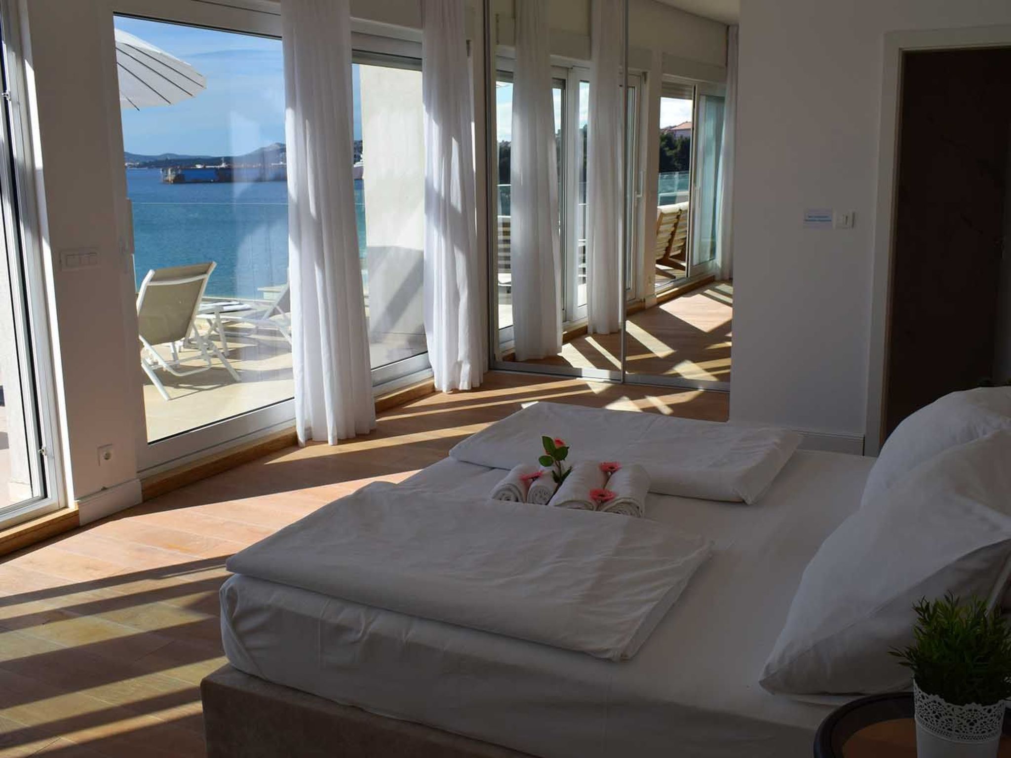 Luxuriöse Ferienvilla am Strand Luna Azzurra-Dedans