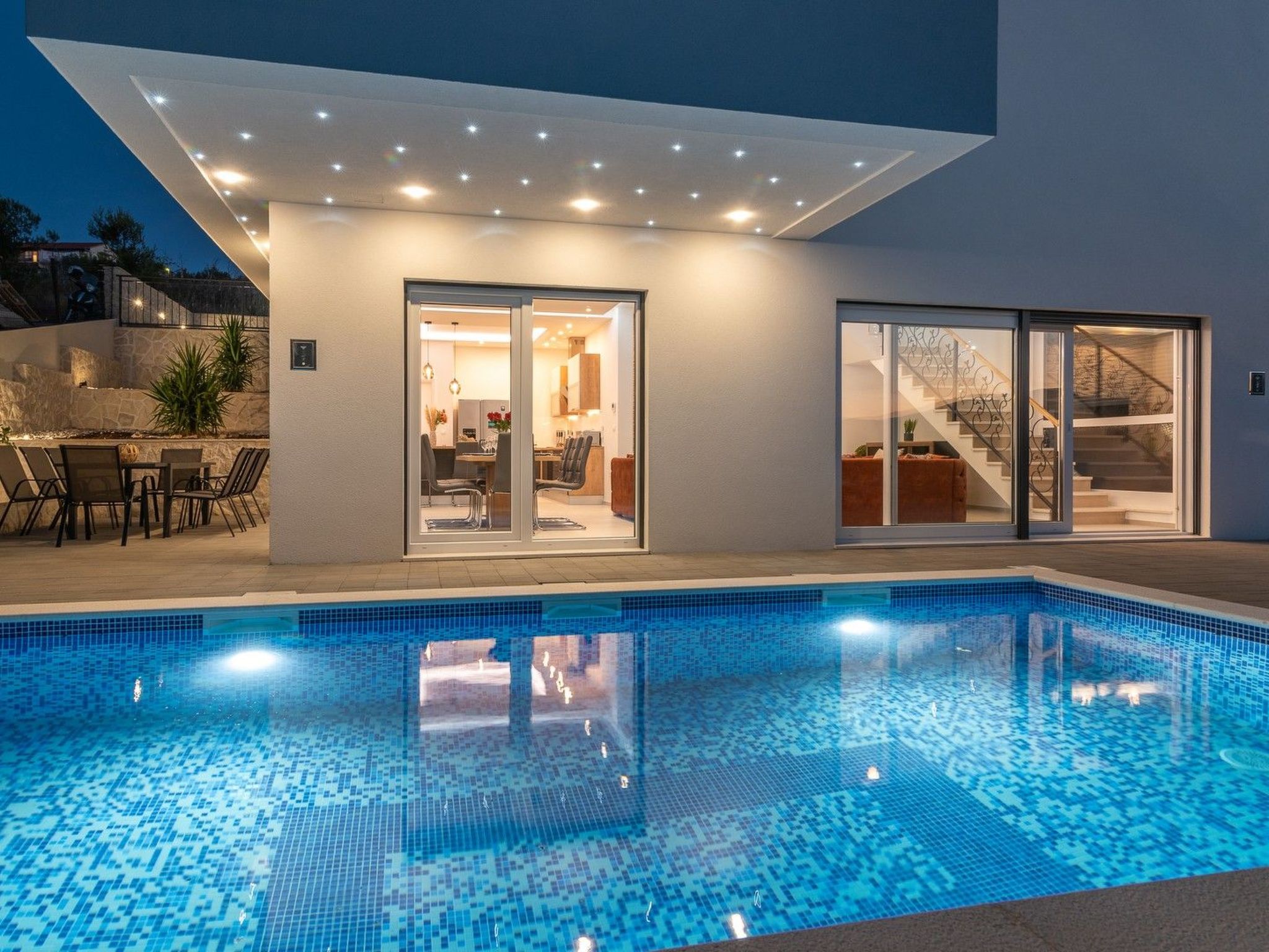 Luxuriöse Villa Fantasy mit Meerblick und Pool in Strandnähe