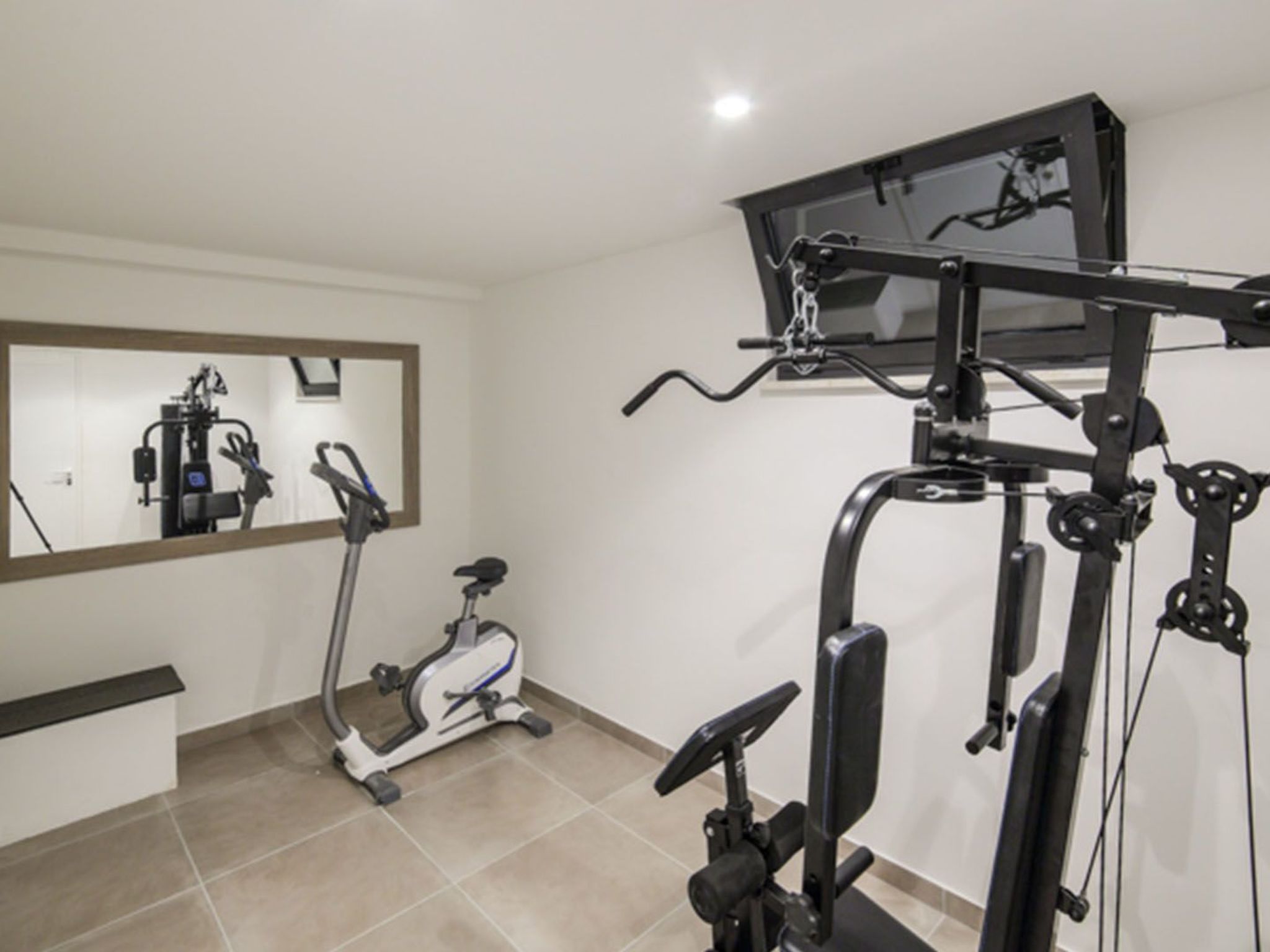 Luxusvilla Viola mit Pool, Sauna und Fitnessraum-Drinnen