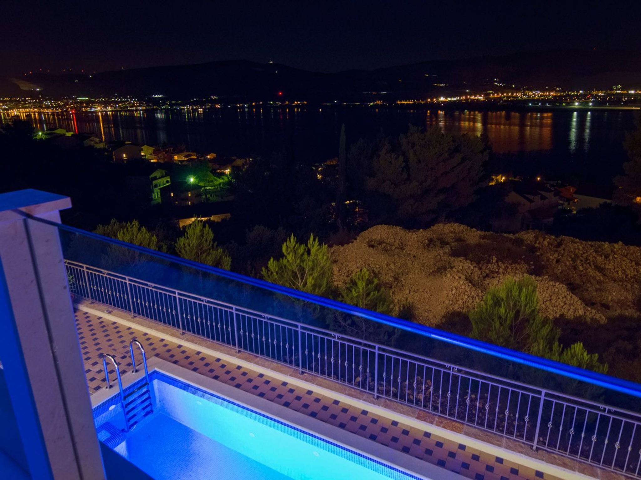 Luxuriöse Fünf-Sterne-Villa Magic-Outside