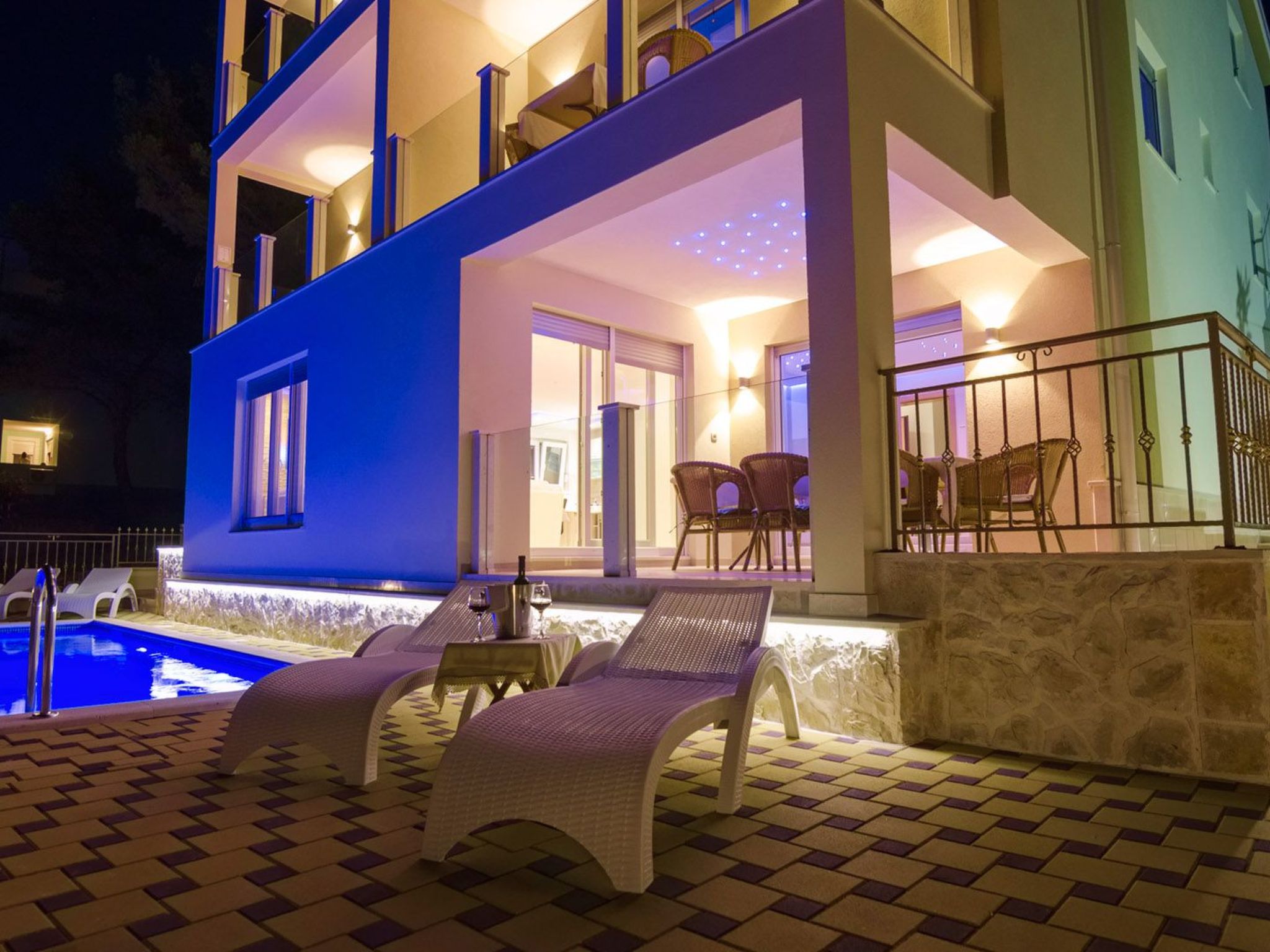 Luxuriöse Fünf-Sterne-Villa Magic-Outside