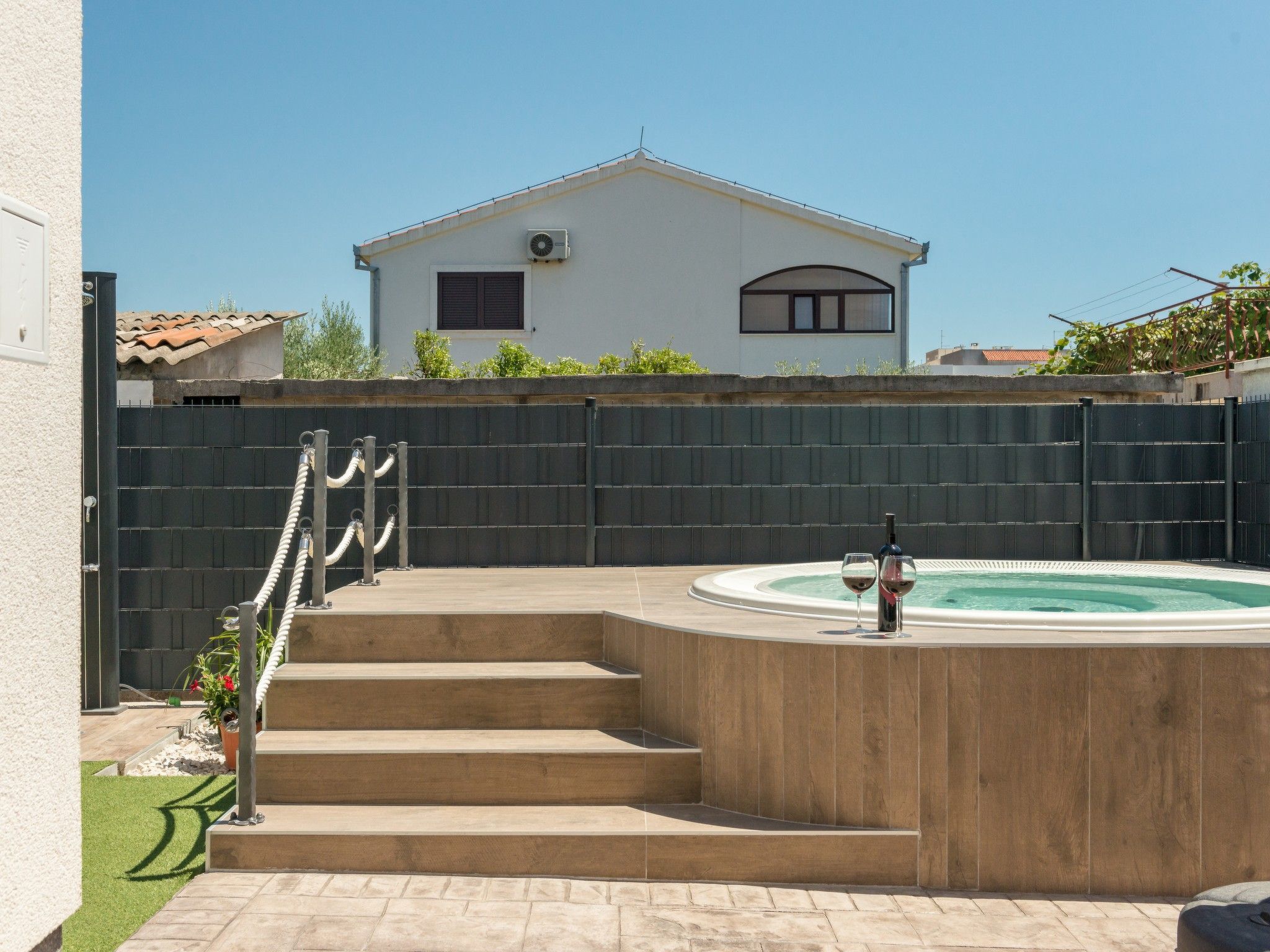 Stilvolle Wohnung Sun mit Jacuzzi-Image-tags.info