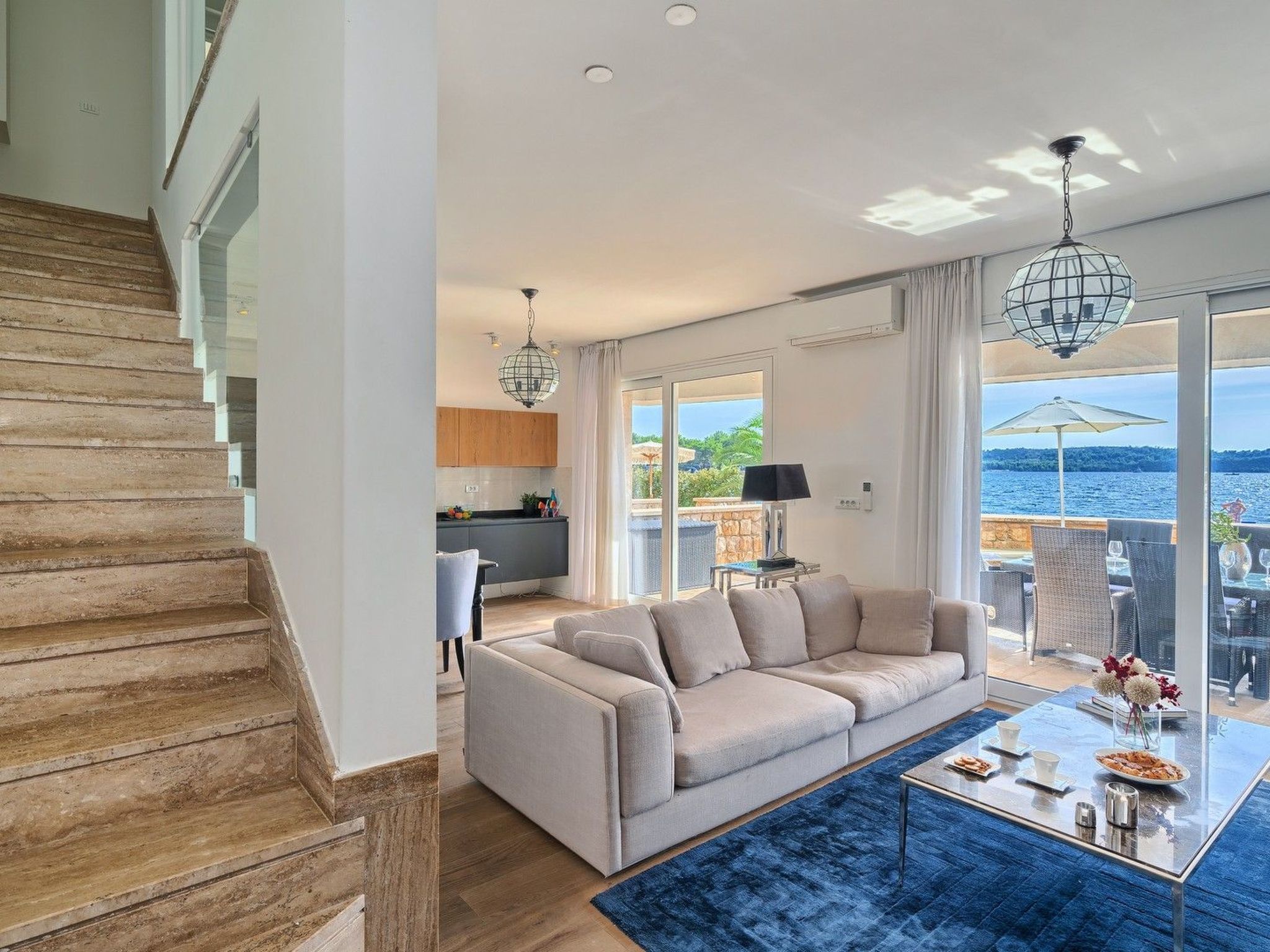 Luxuriöse Fünf-Sterne-Ferienvilla Astra Azzurra-Dedans