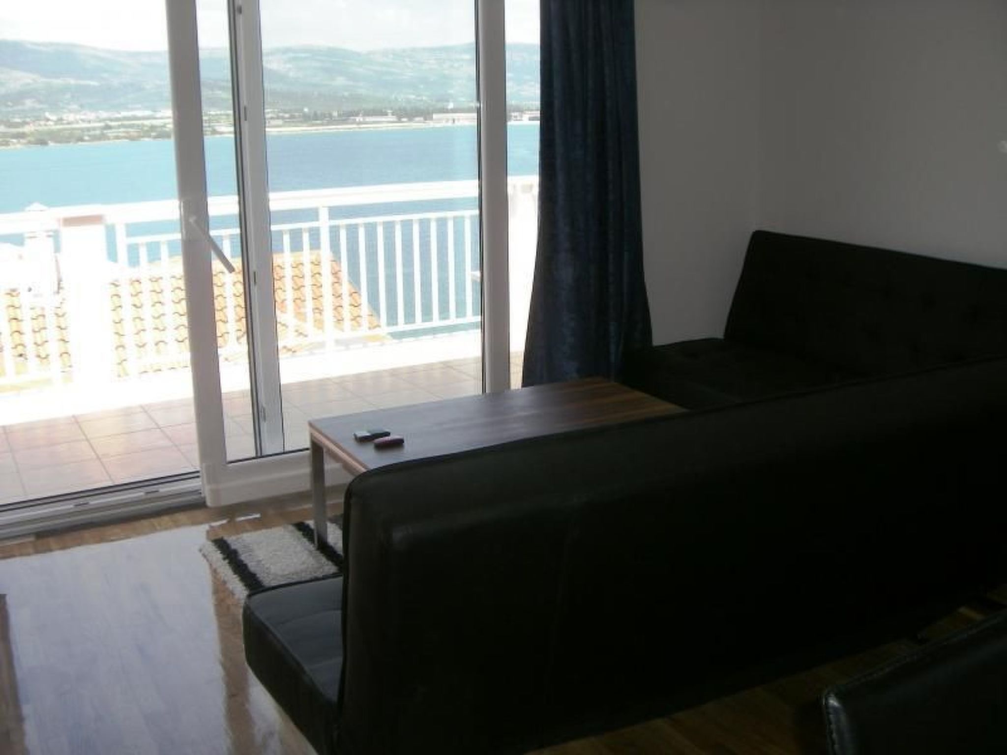 Im 2. Stock mit Balkon und Meerblick