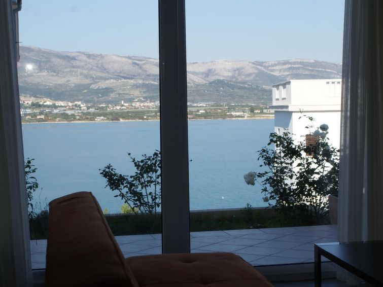 Wohnung 1 im Erdgeschos mit Terrasse und Meerblick