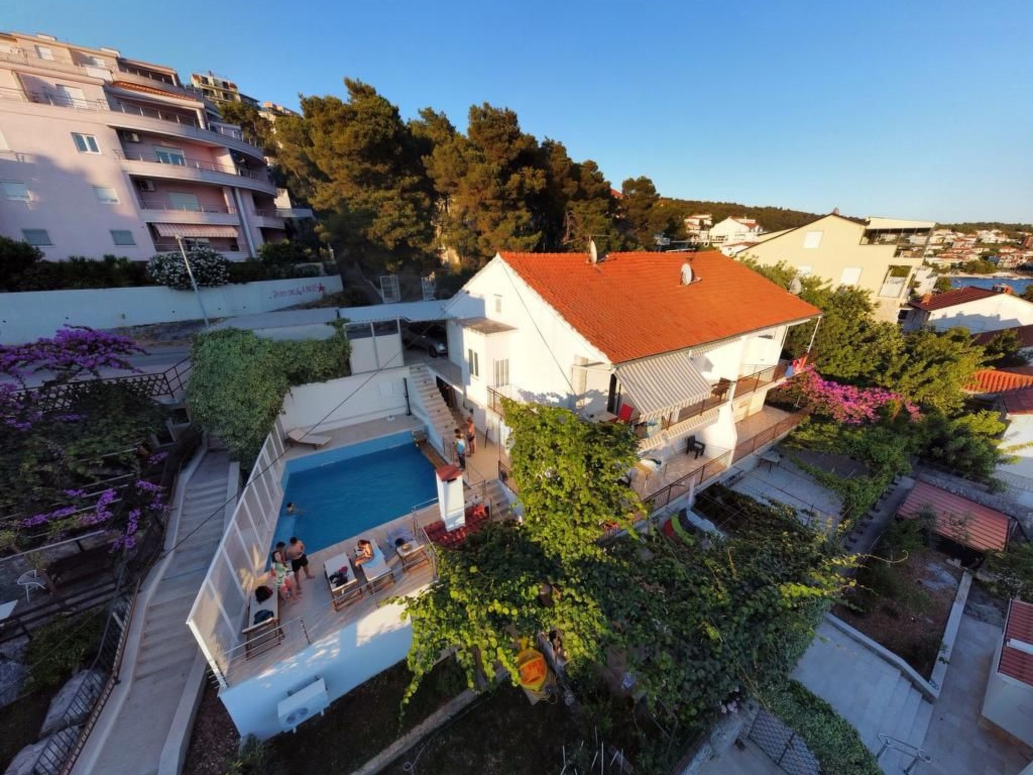 Für vier Personen, mit einem Balkon-Drinnen