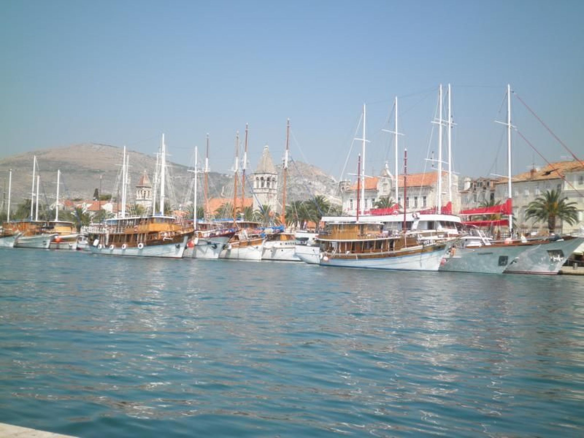 Für vier Personen, mit einem Balkon-Drinnen