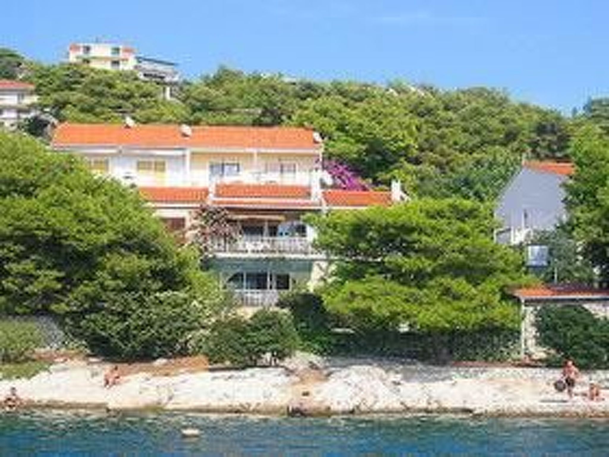 für vier Personen, mit einem Balkon