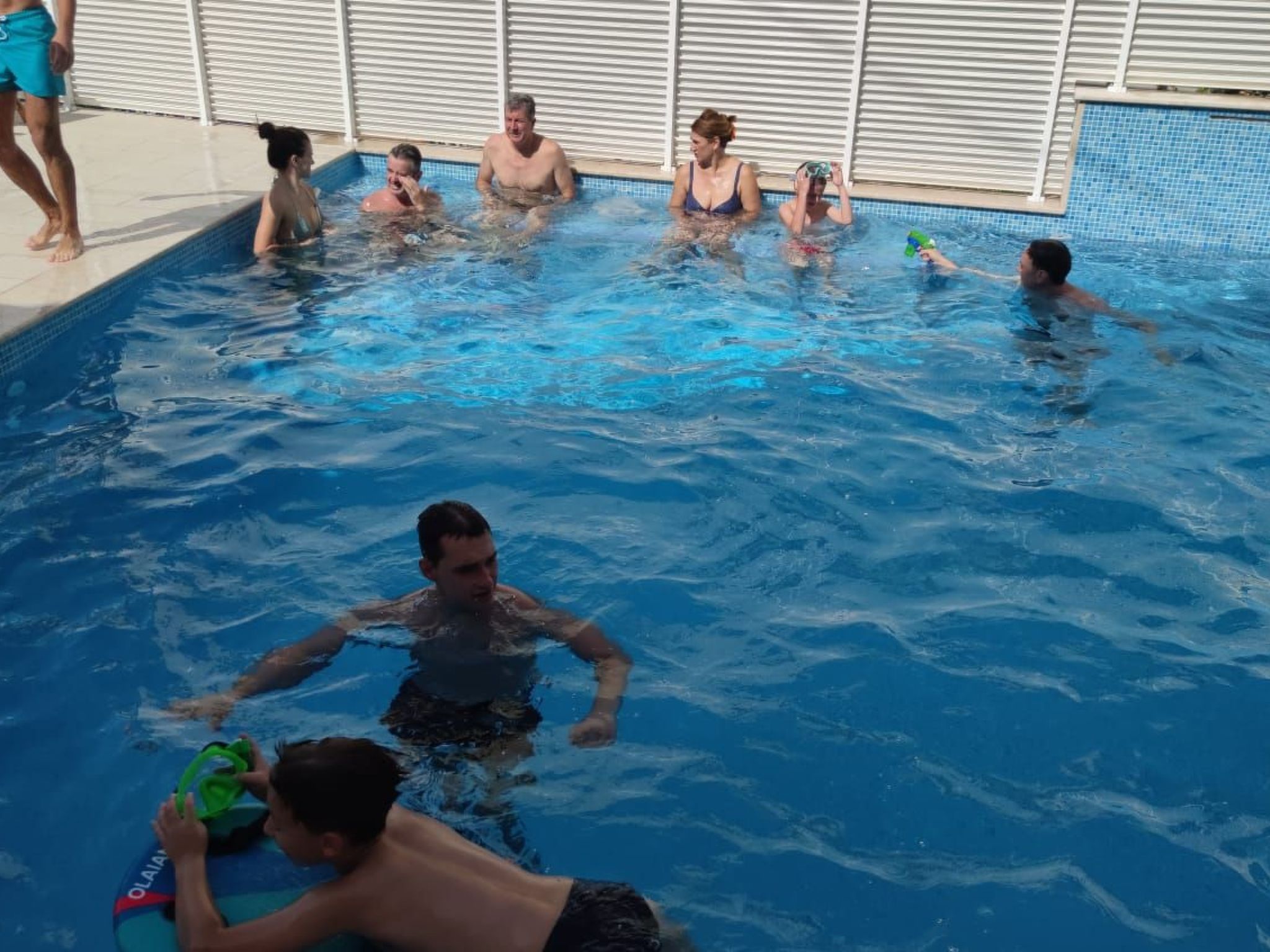 Für vier Personen, mit einem Balkon-Drinnen