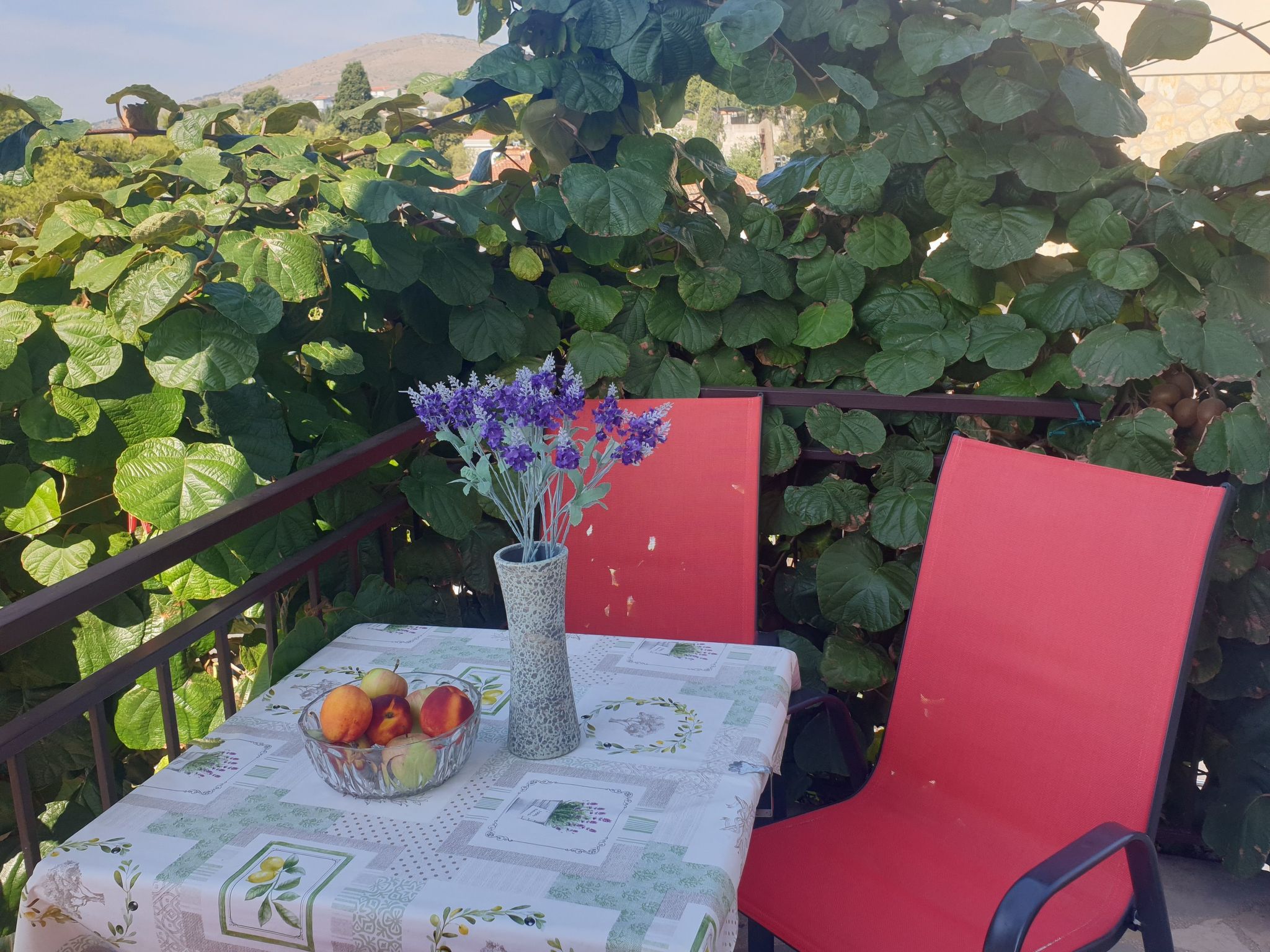 Für vier Personen, mit einem Balkon-Drinnen