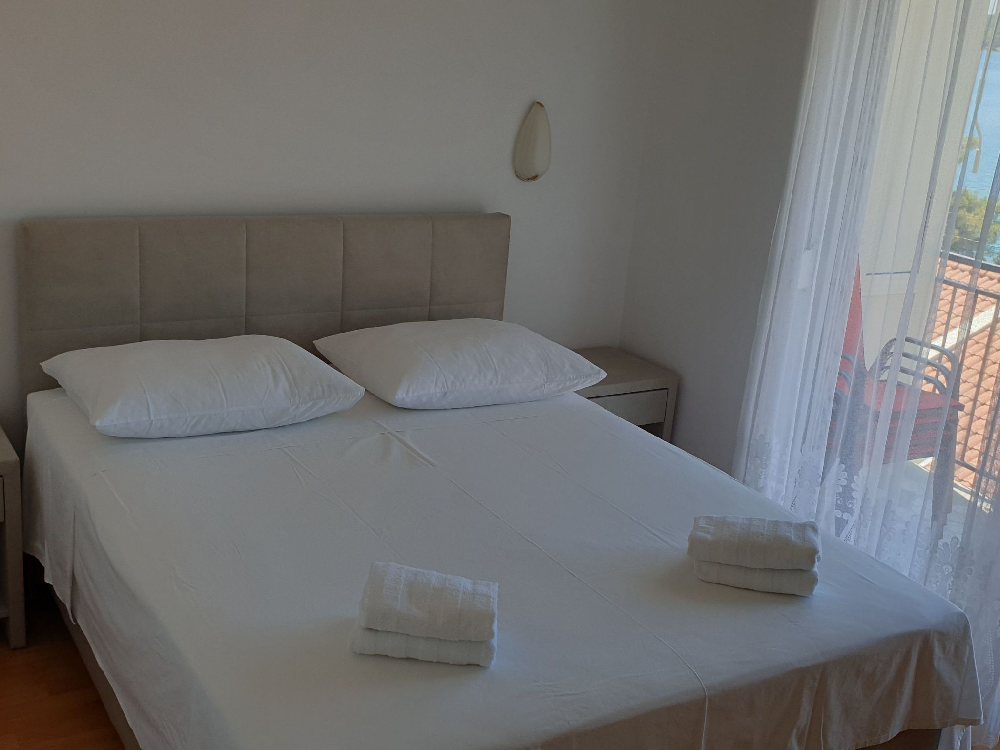 Für vier Personen, mit einem Balkon-Drinnen