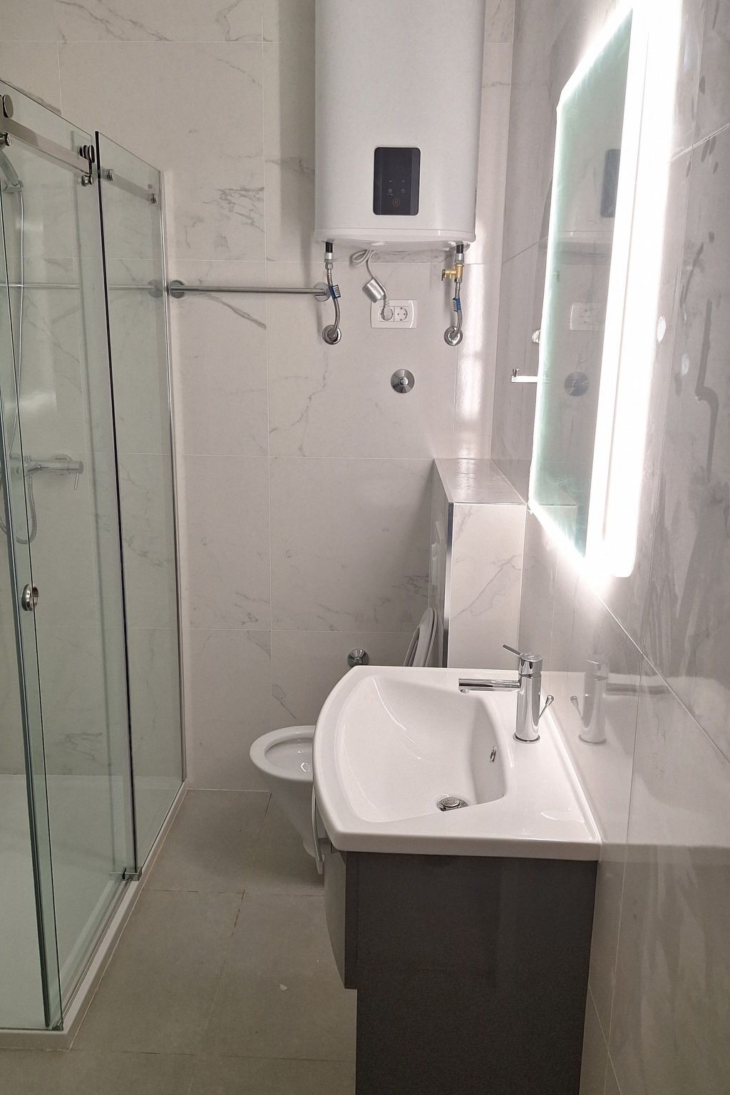 Für vier Personen, mit einem Balkon-Drinnen