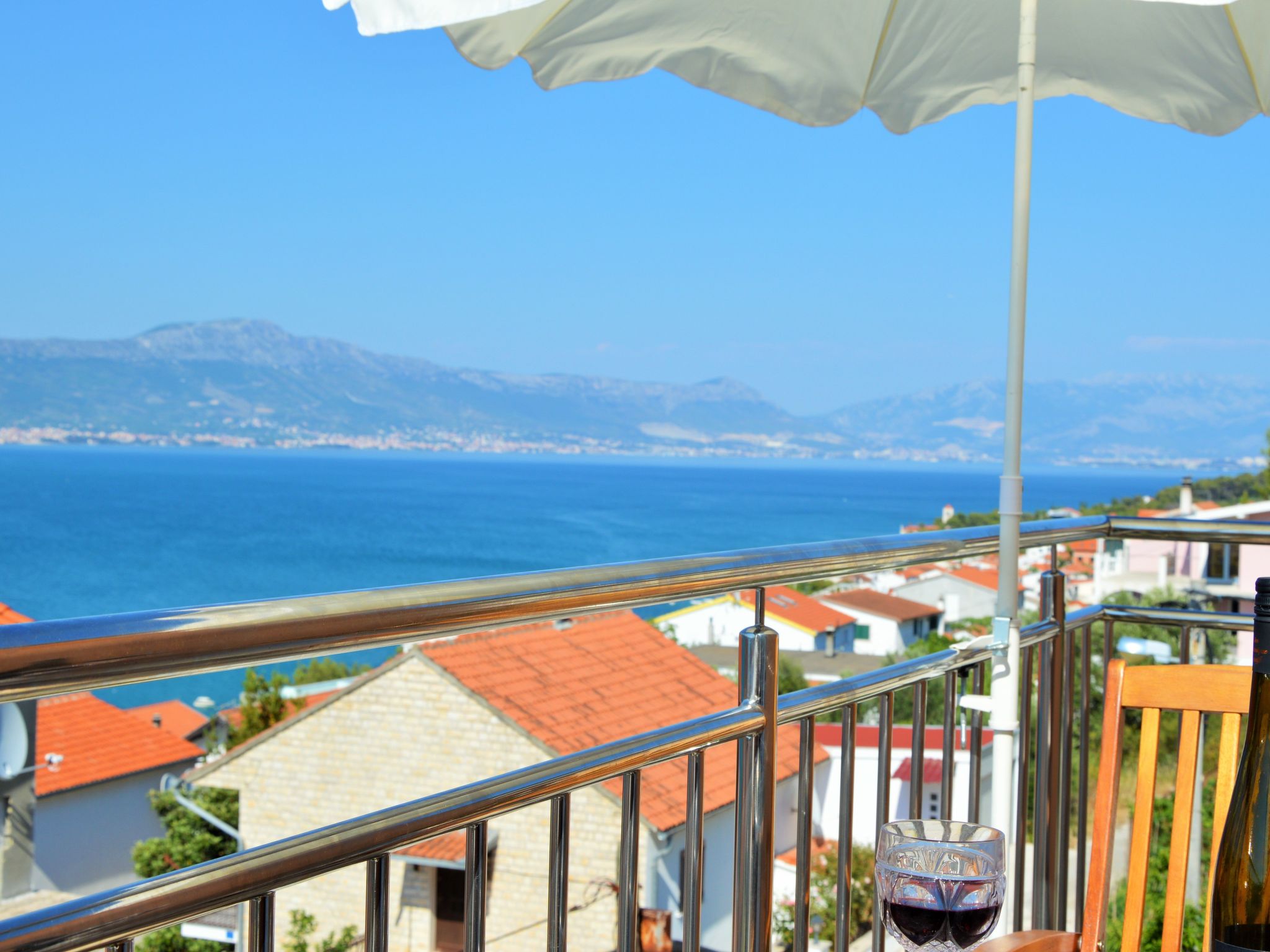 Wohnung mit Grill, Terrasse und Garten-Drinnen