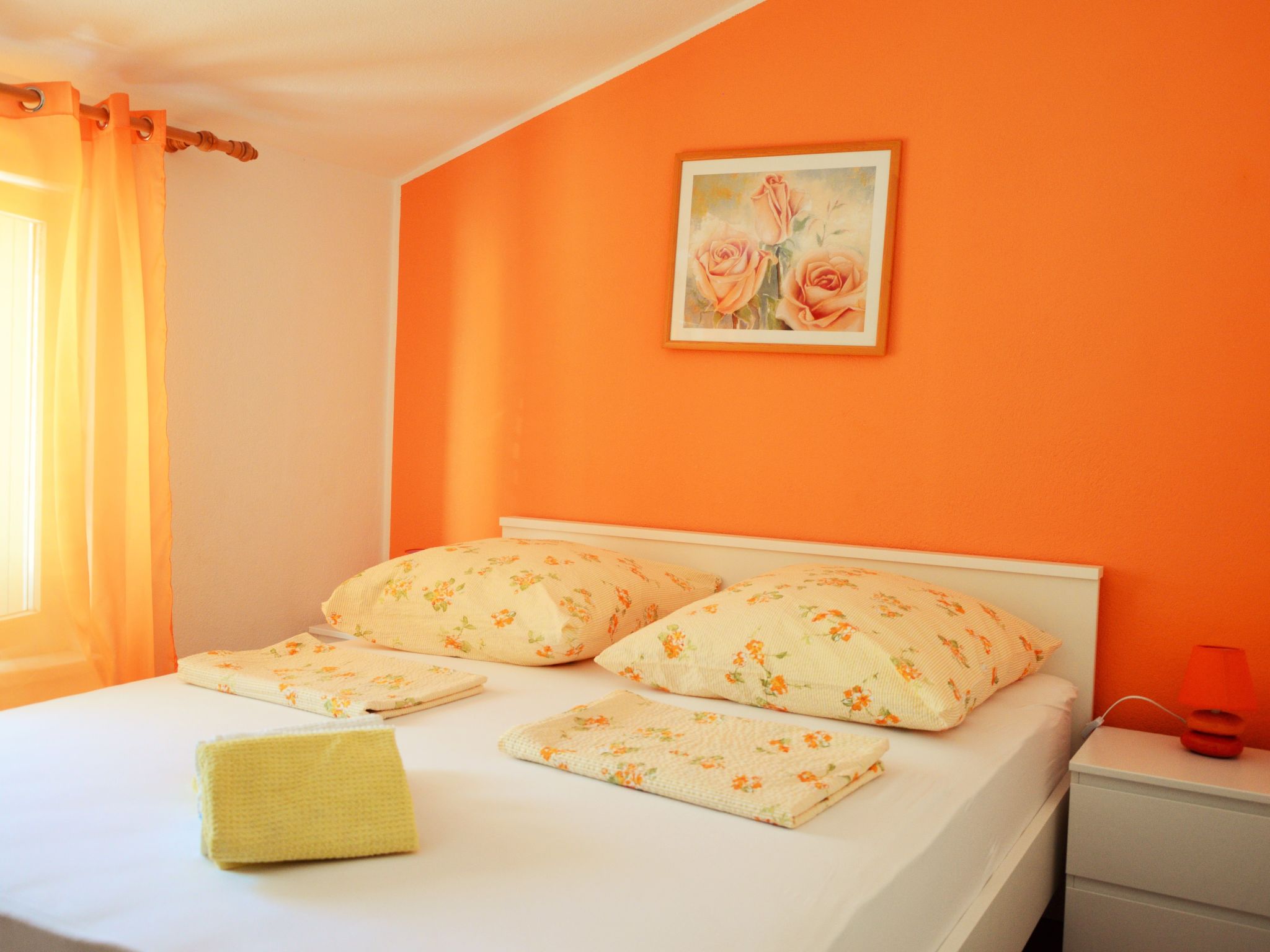 Wohnung mit Grill, Terrasse und Garten-Drinnen