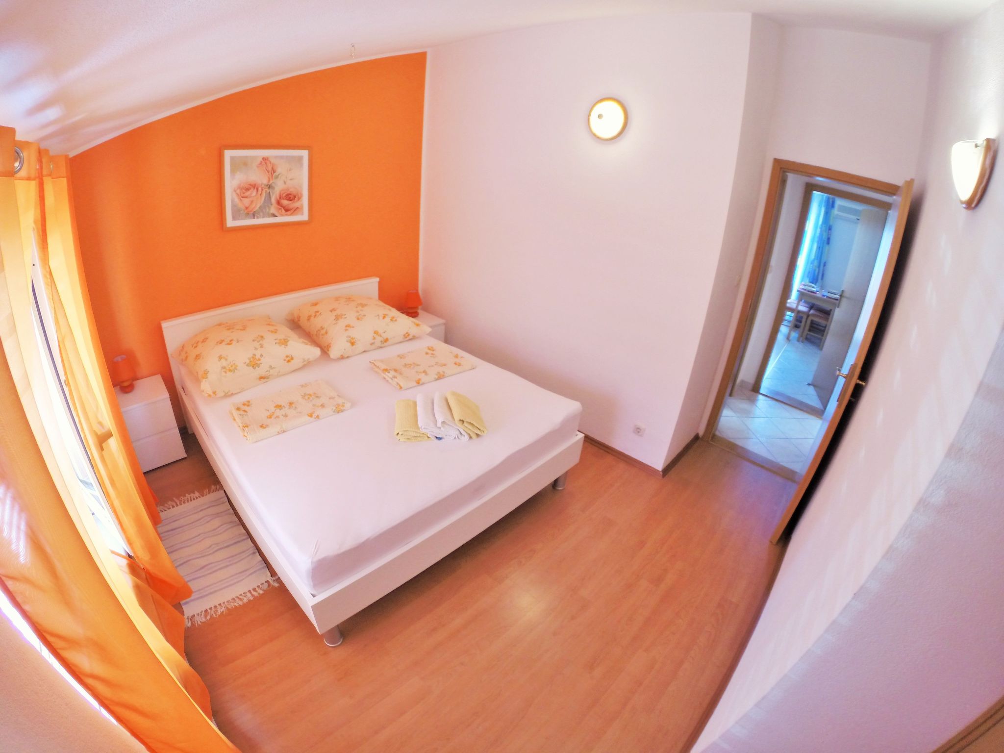 Wohnung mit Grill, Terrasse und Garten-Drinnen