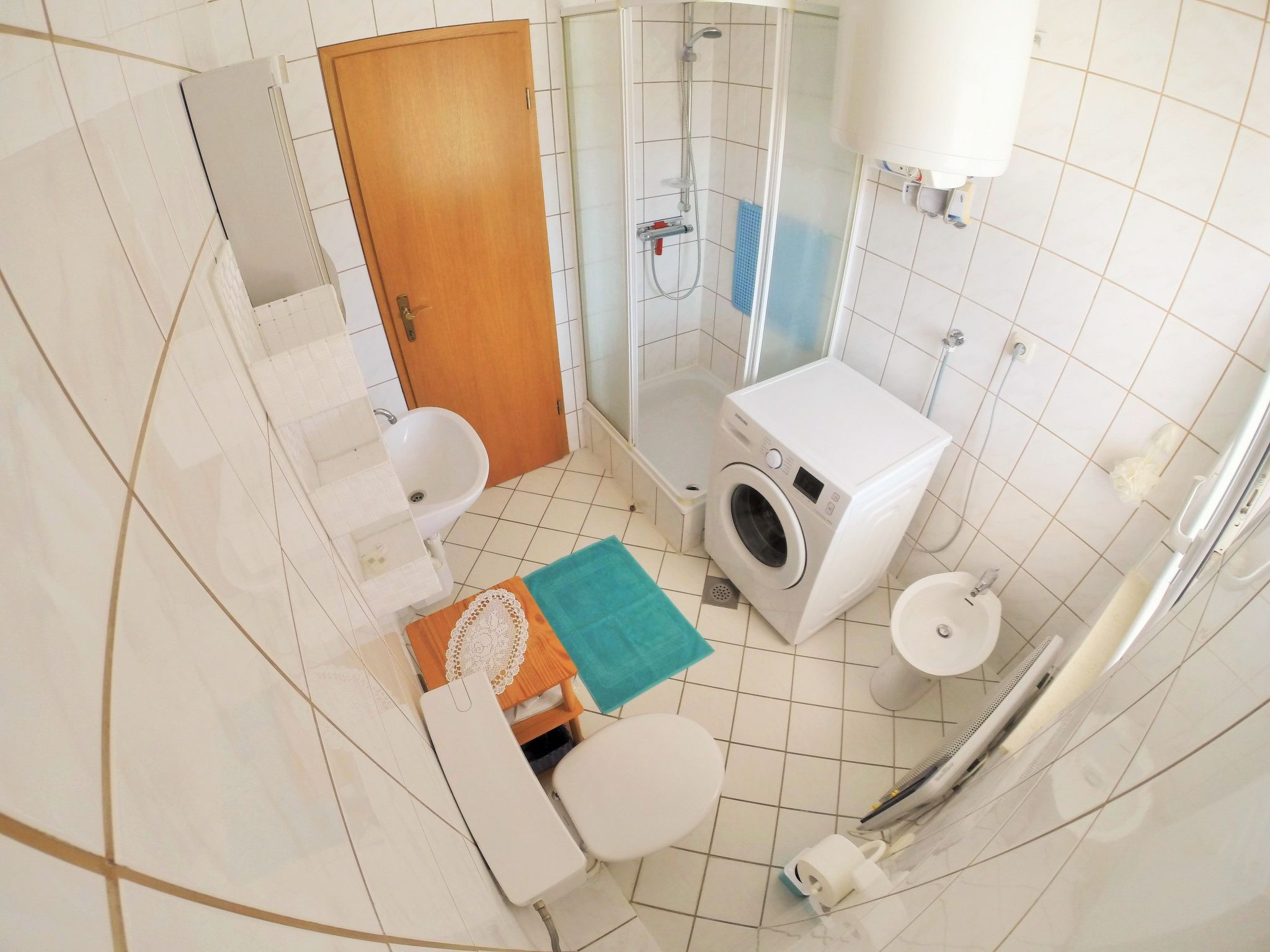 Wohnung mit Grill, Terrasse und Garten-Drinnen