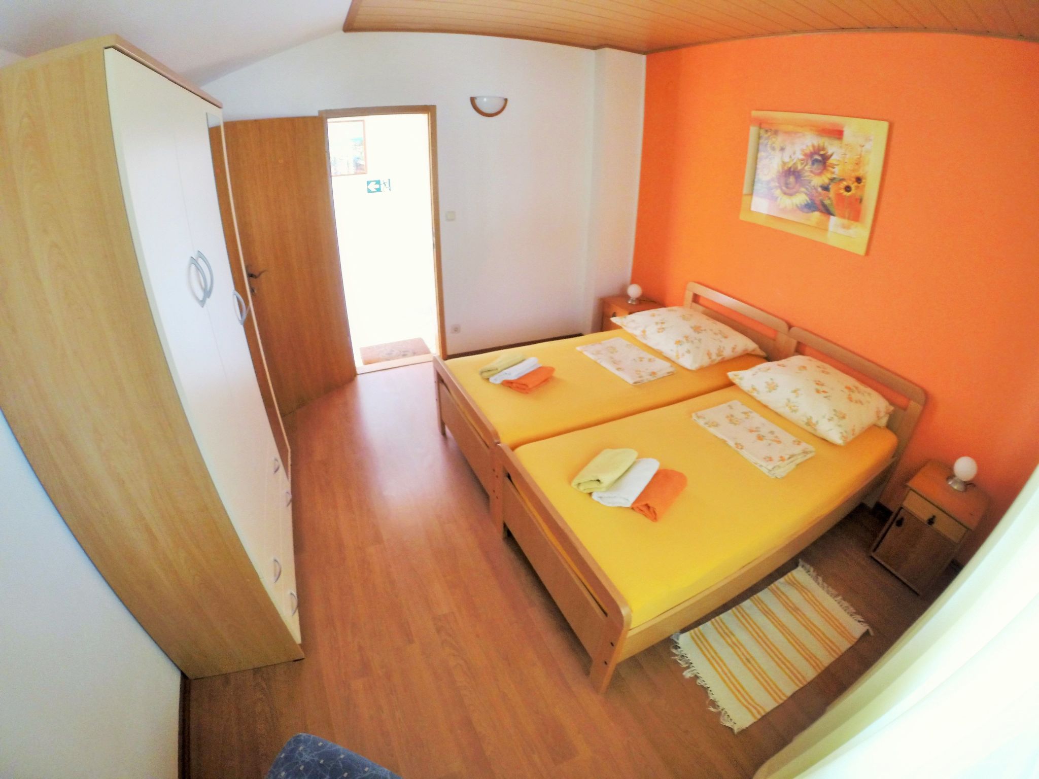 Wohnung mit Grill, Terrasse und Garten-Drinnen