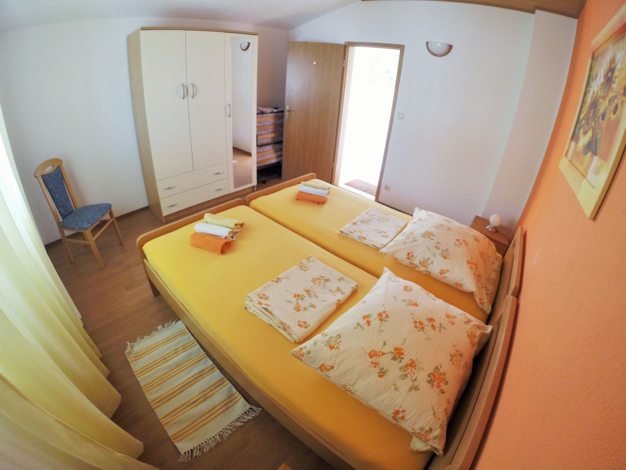 Wohnung mit Grill, Terrasse und Garten-Drinnen