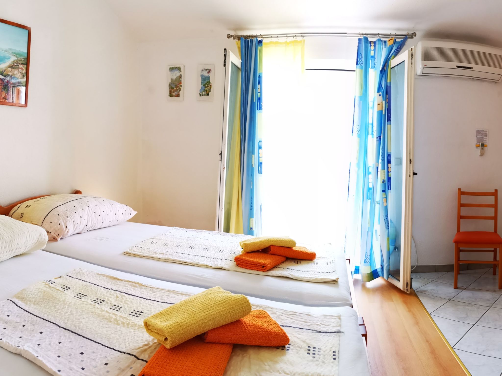 Wohnung mit Grill, Terrasse und Garten-Drinnen