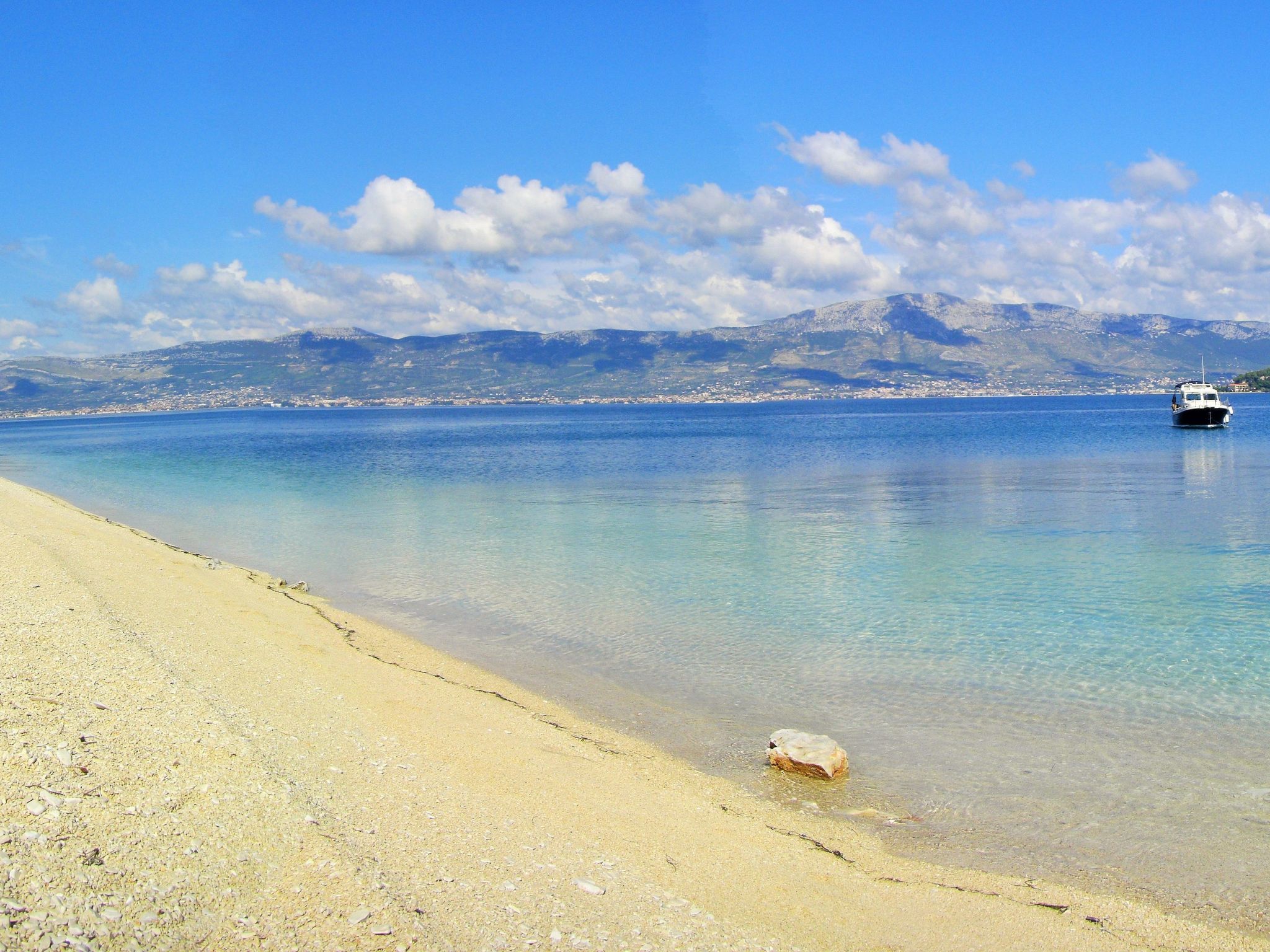 Wohnung mit Grill, Terrasse und Garten-Drinnen