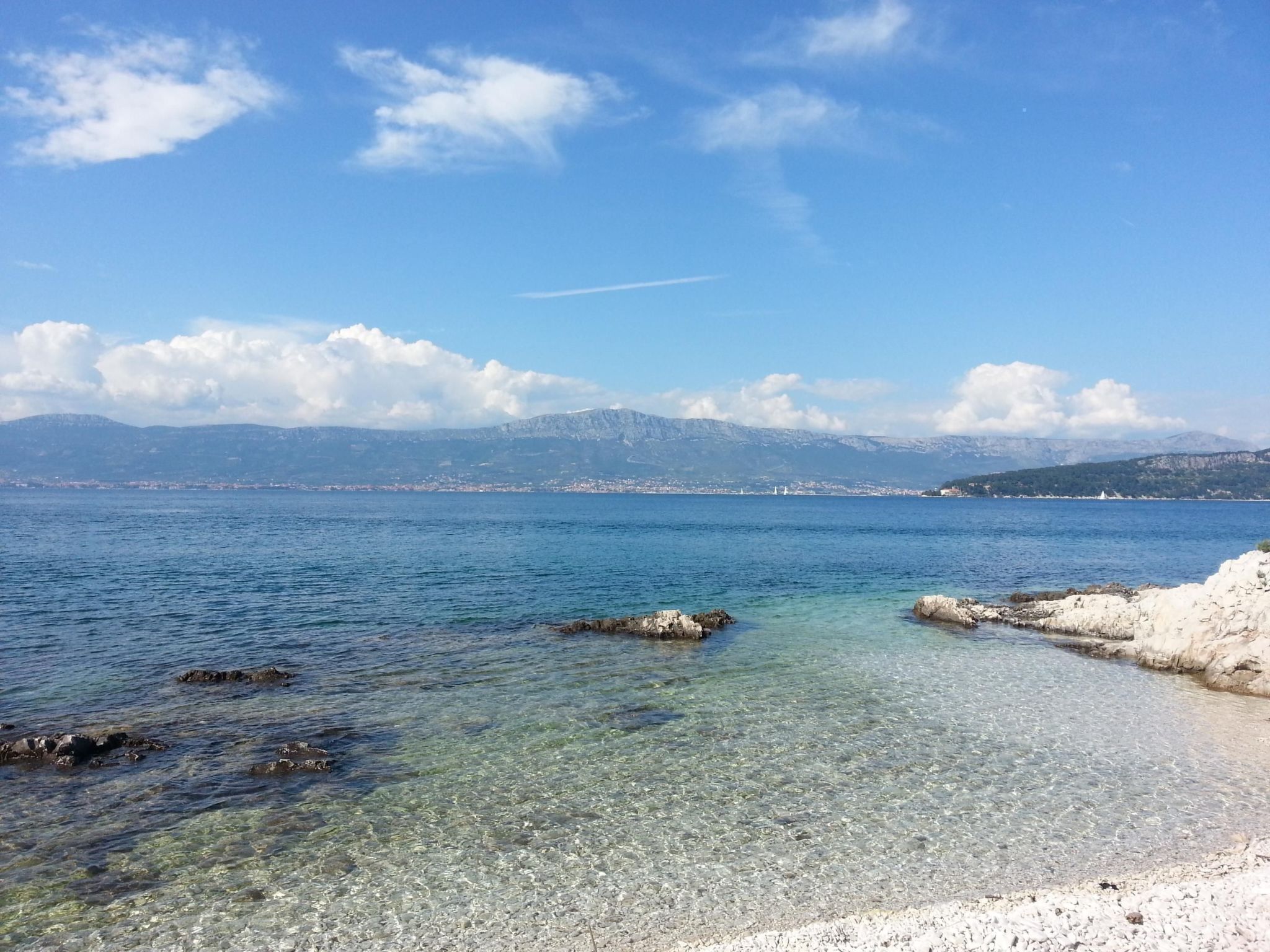 Wohnung mit Grill, Terrasse und Garten-Drinnen