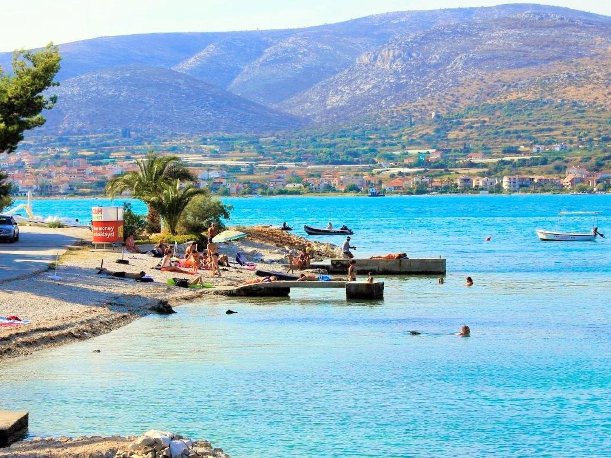 Wohnung mit Grill, Terrasse und Garten-Drinnen